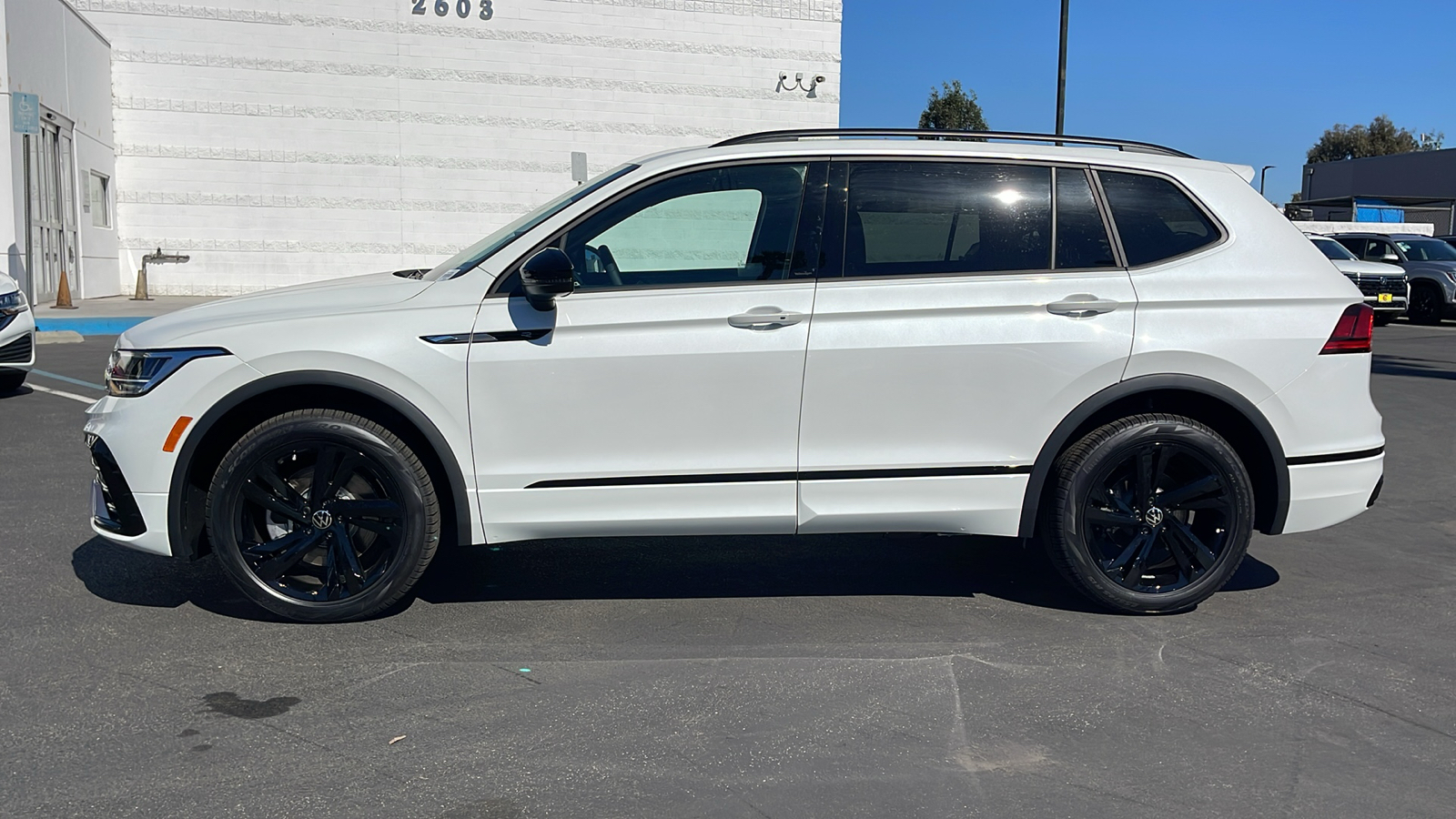 2024 Volkswagen Tiguan SE R-Line Black 12