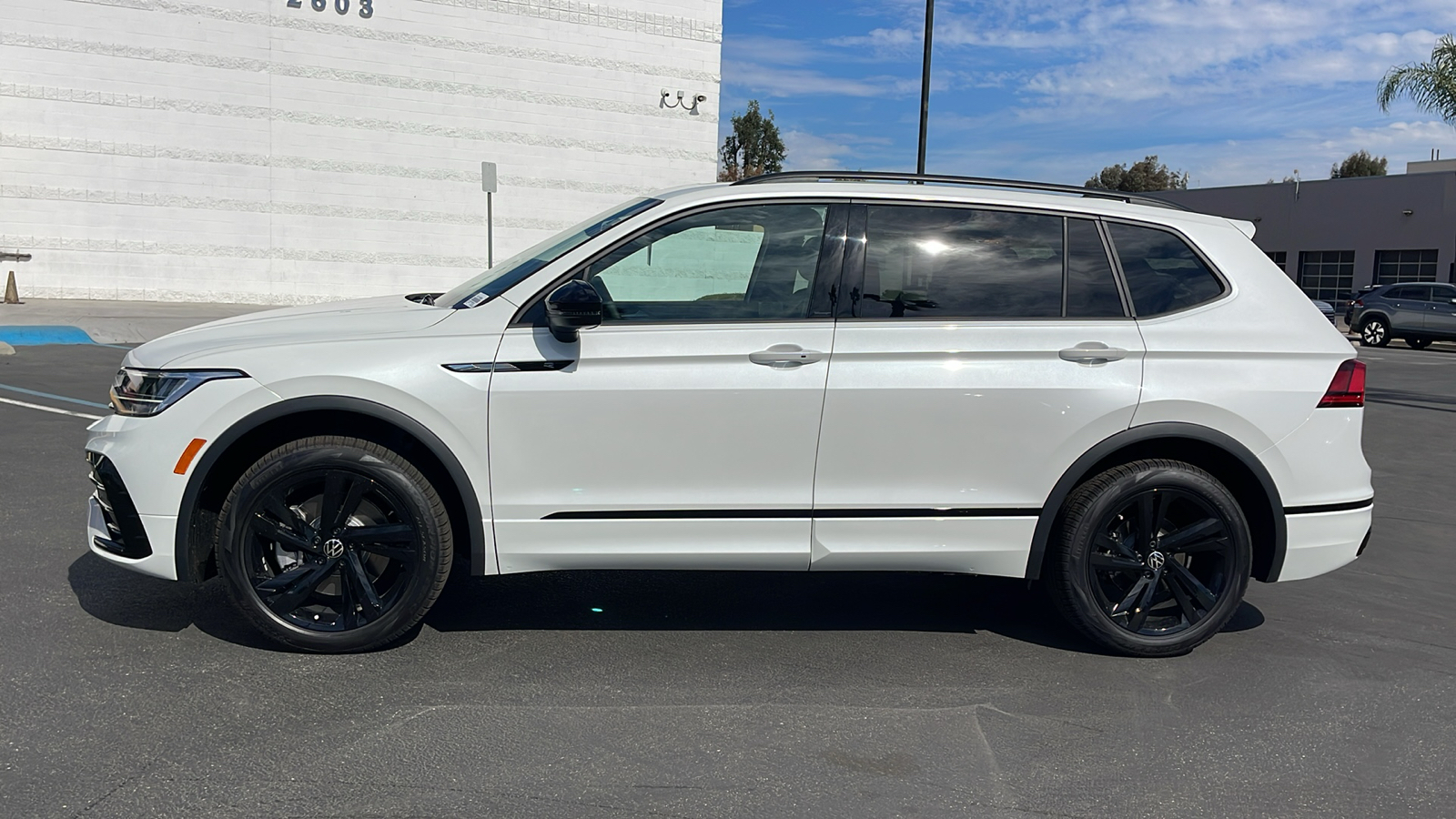 2024 Volkswagen Tiguan SE R-Line Black 12