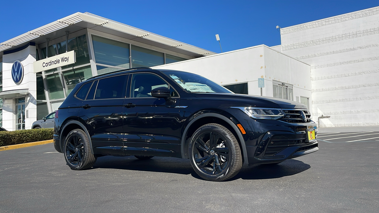 2024 Volkswagen Tiguan SE R-Line Black 1