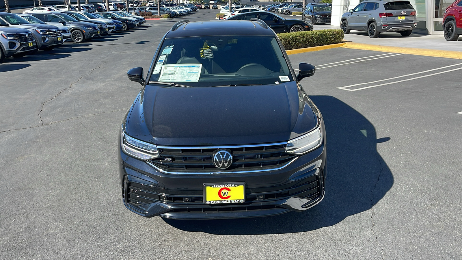 2024 Volkswagen Tiguan SE R-Line Black 2