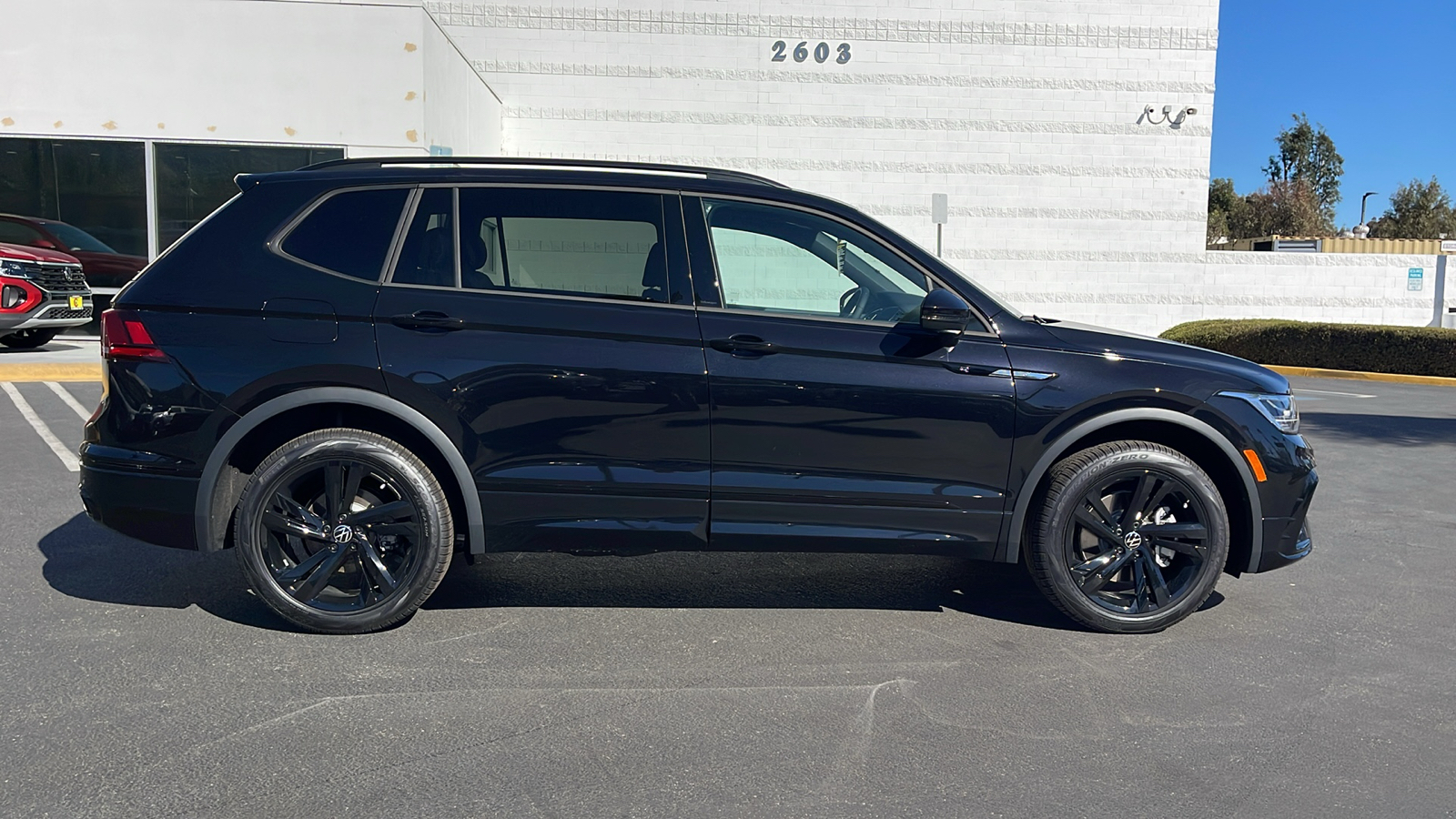 2024 Volkswagen Tiguan SE R-Line Black 6