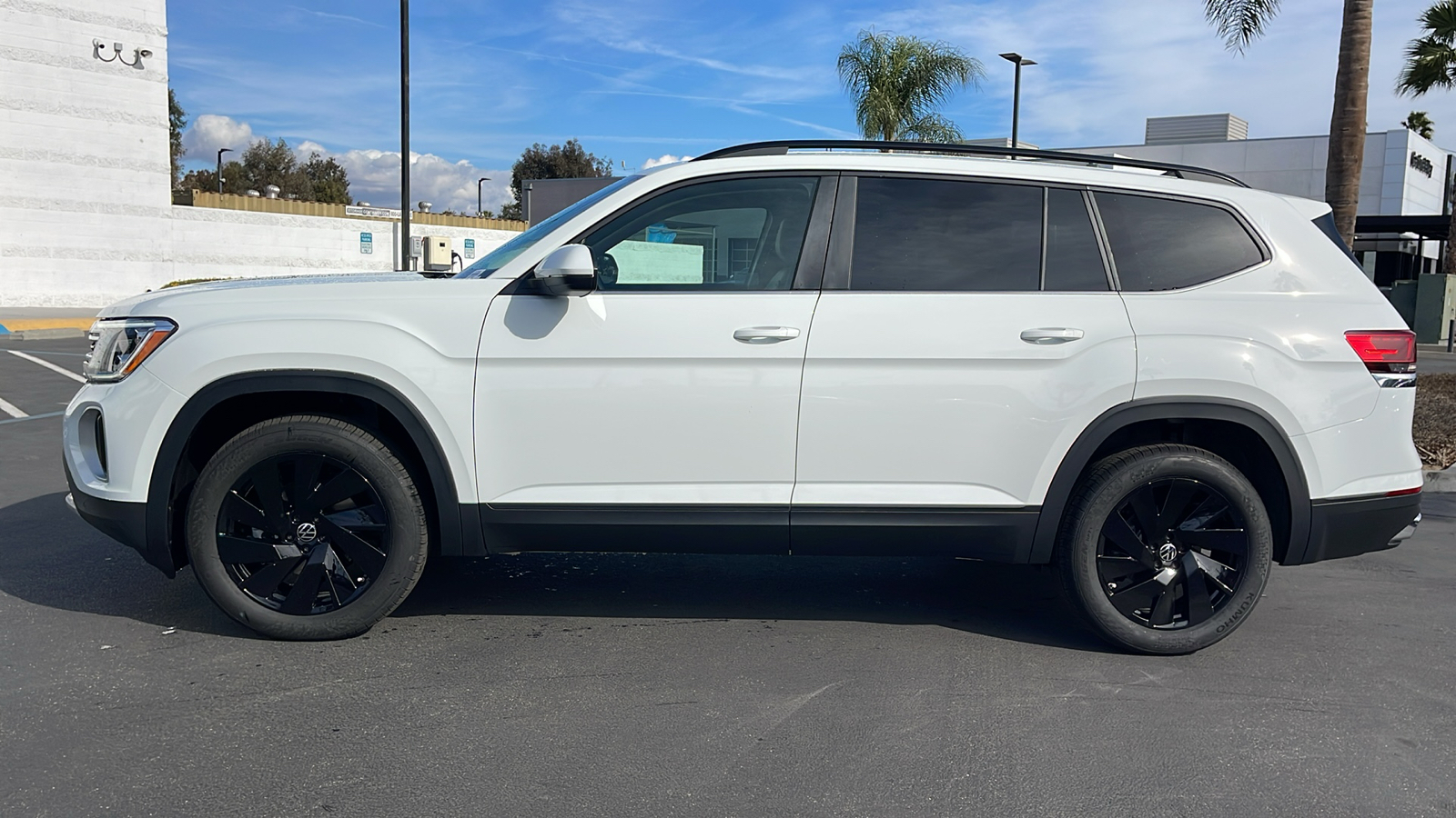 2024 Volkswagen Atlas SE 12