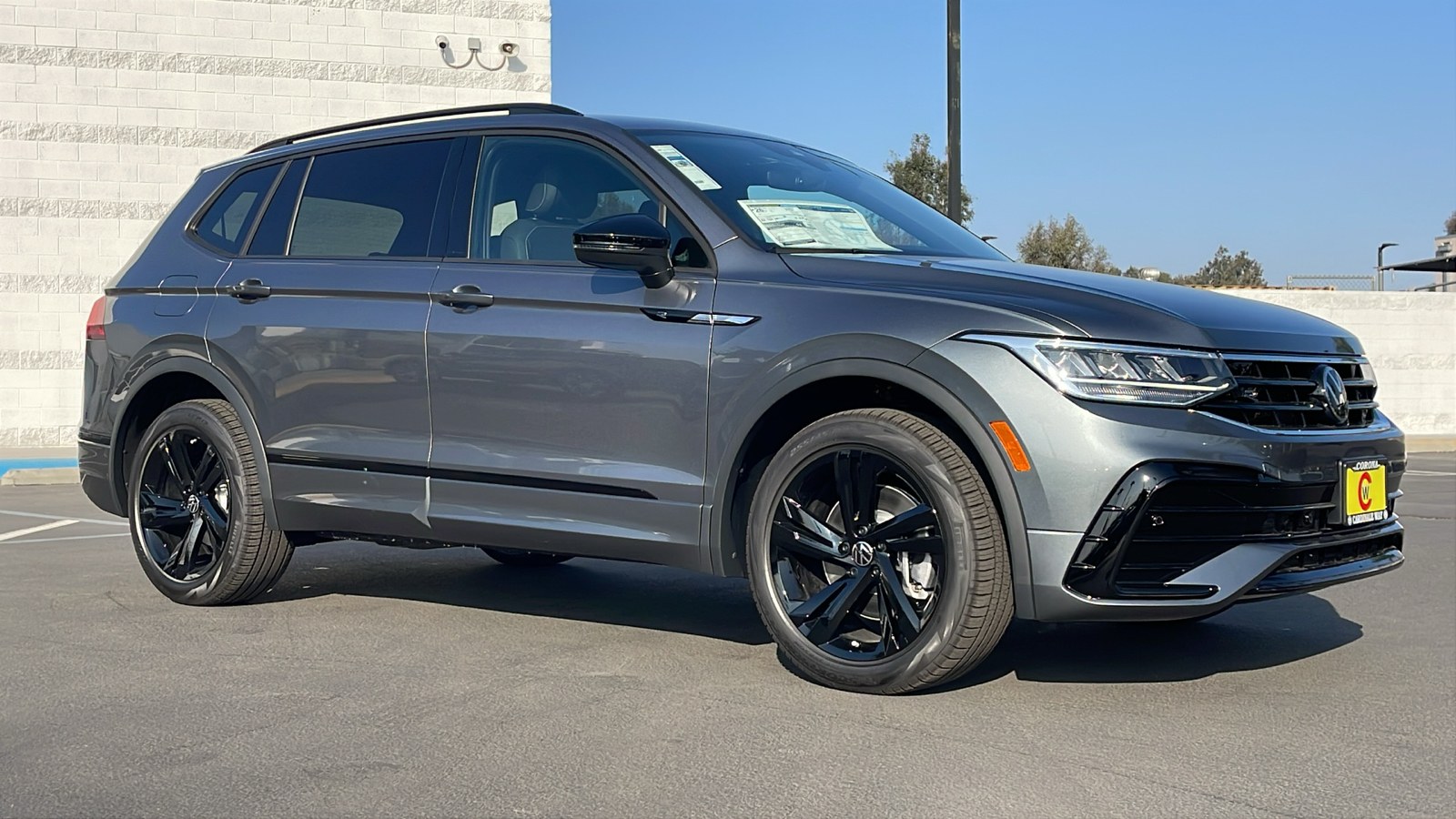 2024 Volkswagen Tiguan SE R-Line Black 1