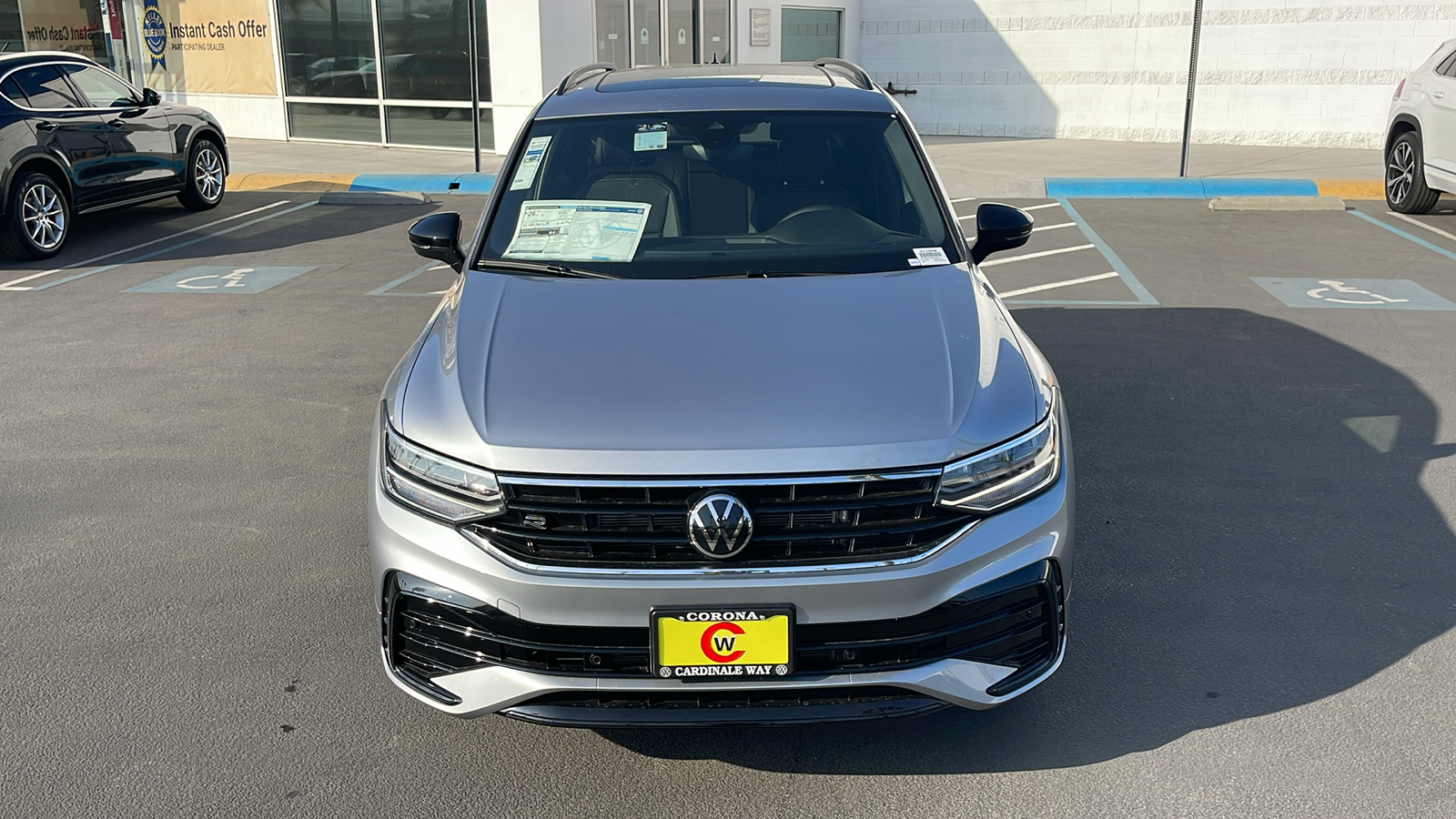 2024 Volkswagen Tiguan SE R-Line Black 2