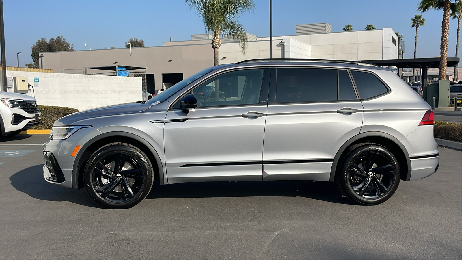 2024 Volkswagen Tiguan SE R-Line Black 12