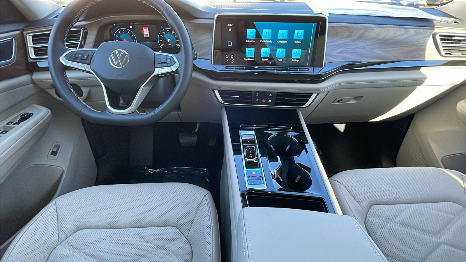 2025 Volkswagen Atlas SE 18