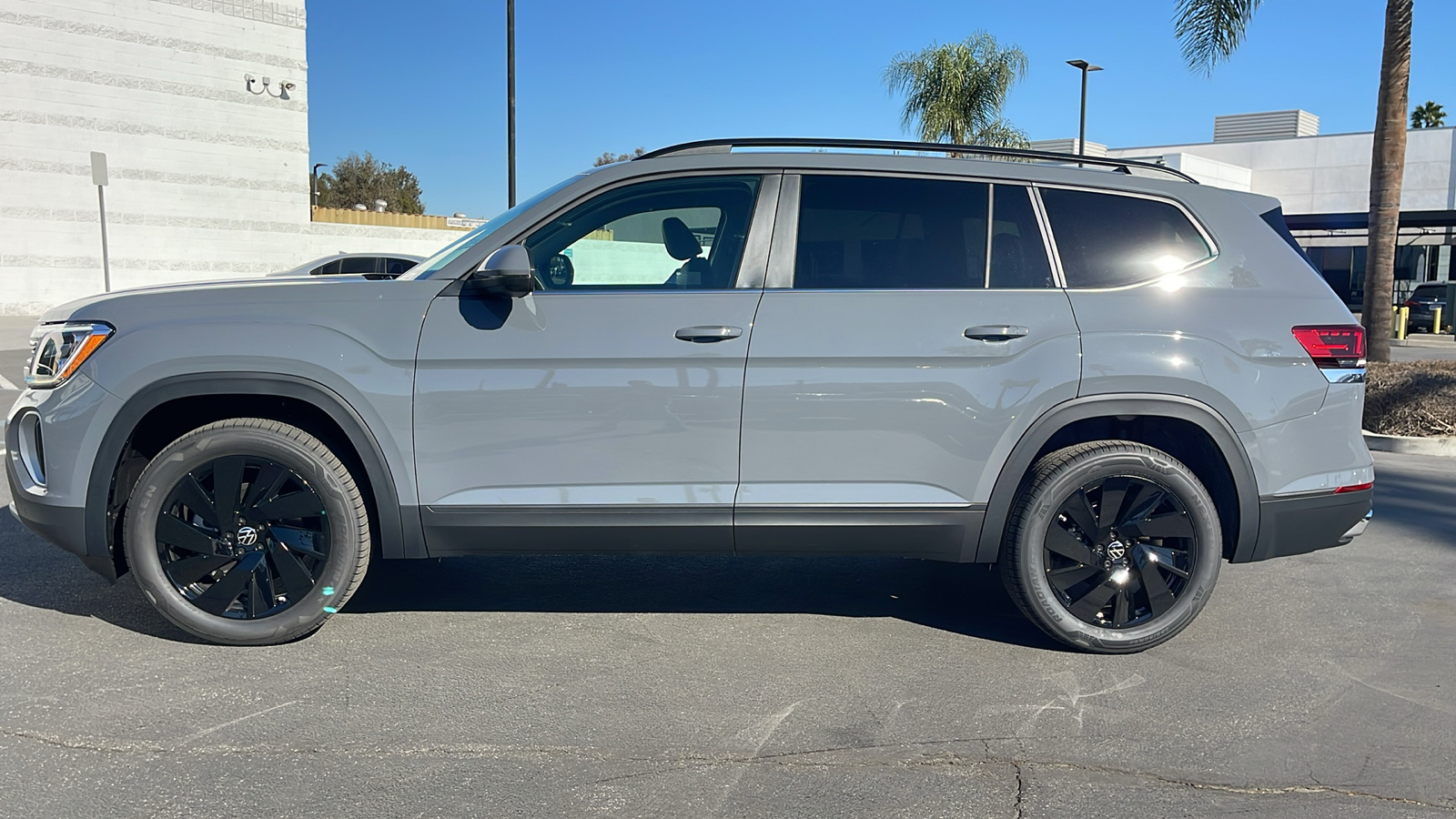 2025 Volkswagen Atlas SE 12