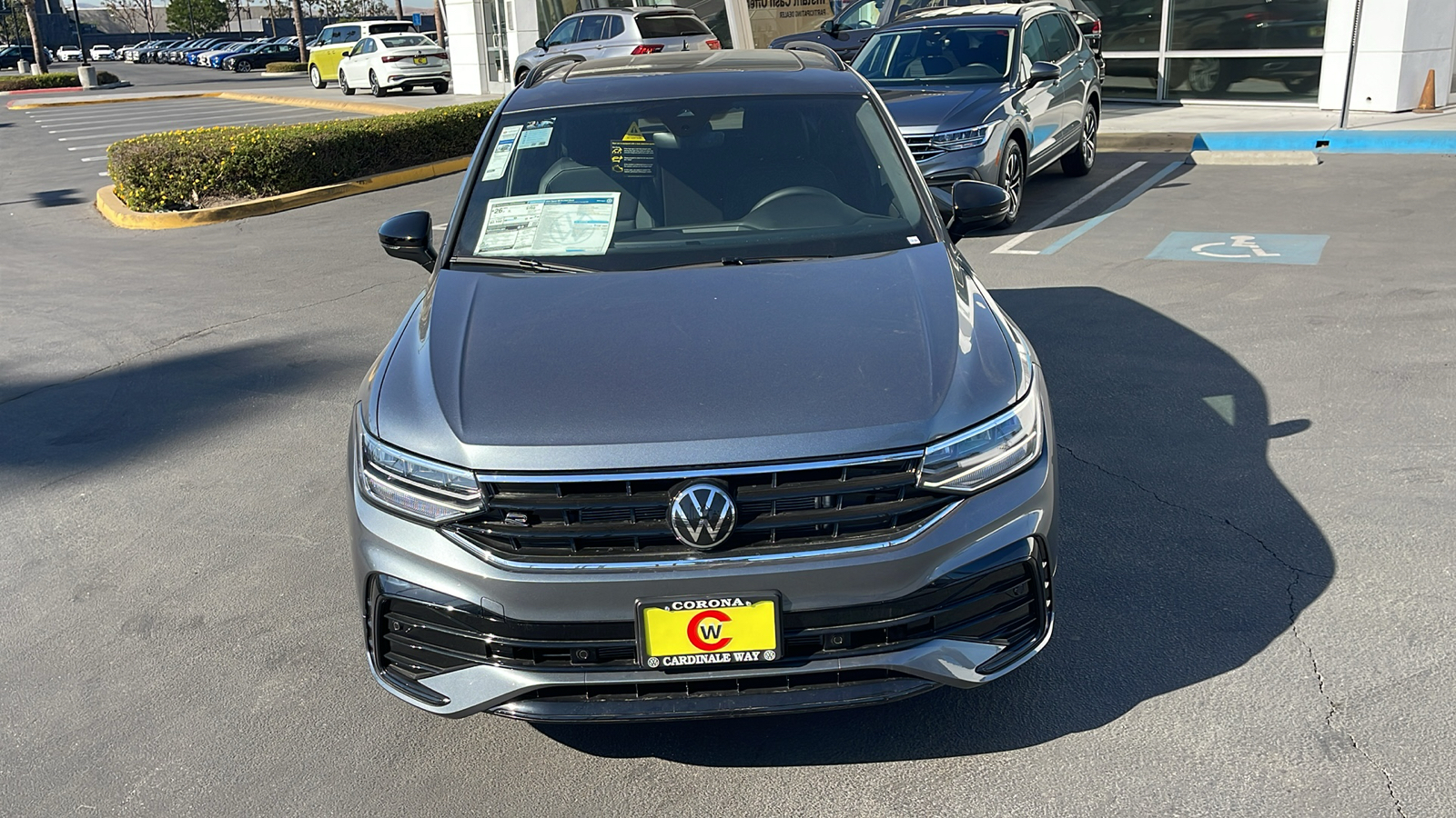 2024 Volkswagen Tiguan SE R-Line Black 2