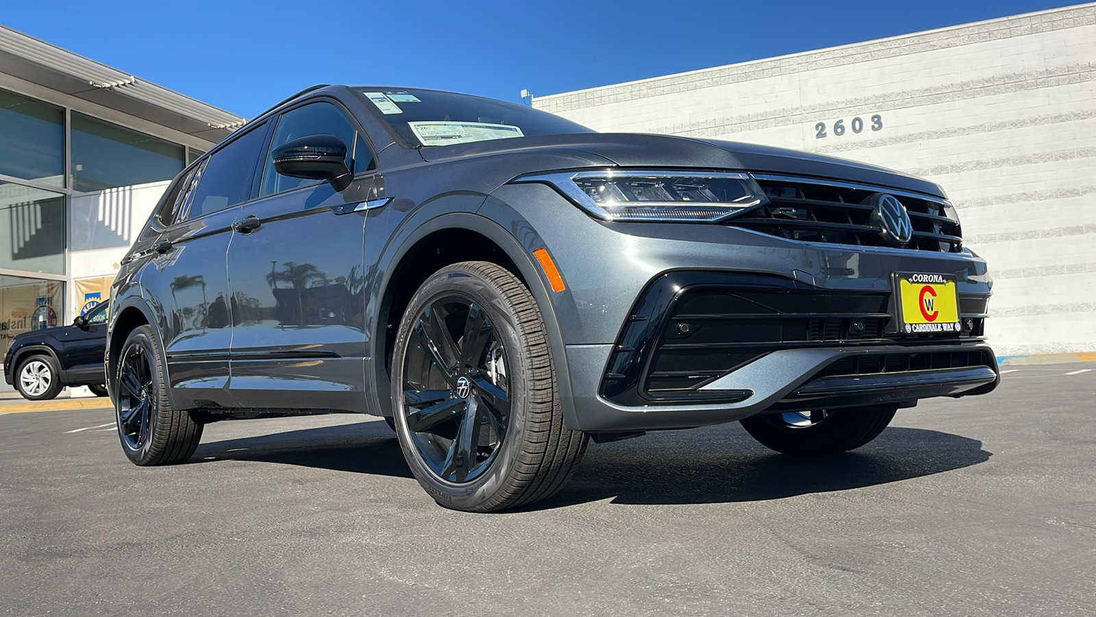 2024 Volkswagen Tiguan SE R-Line Black 5