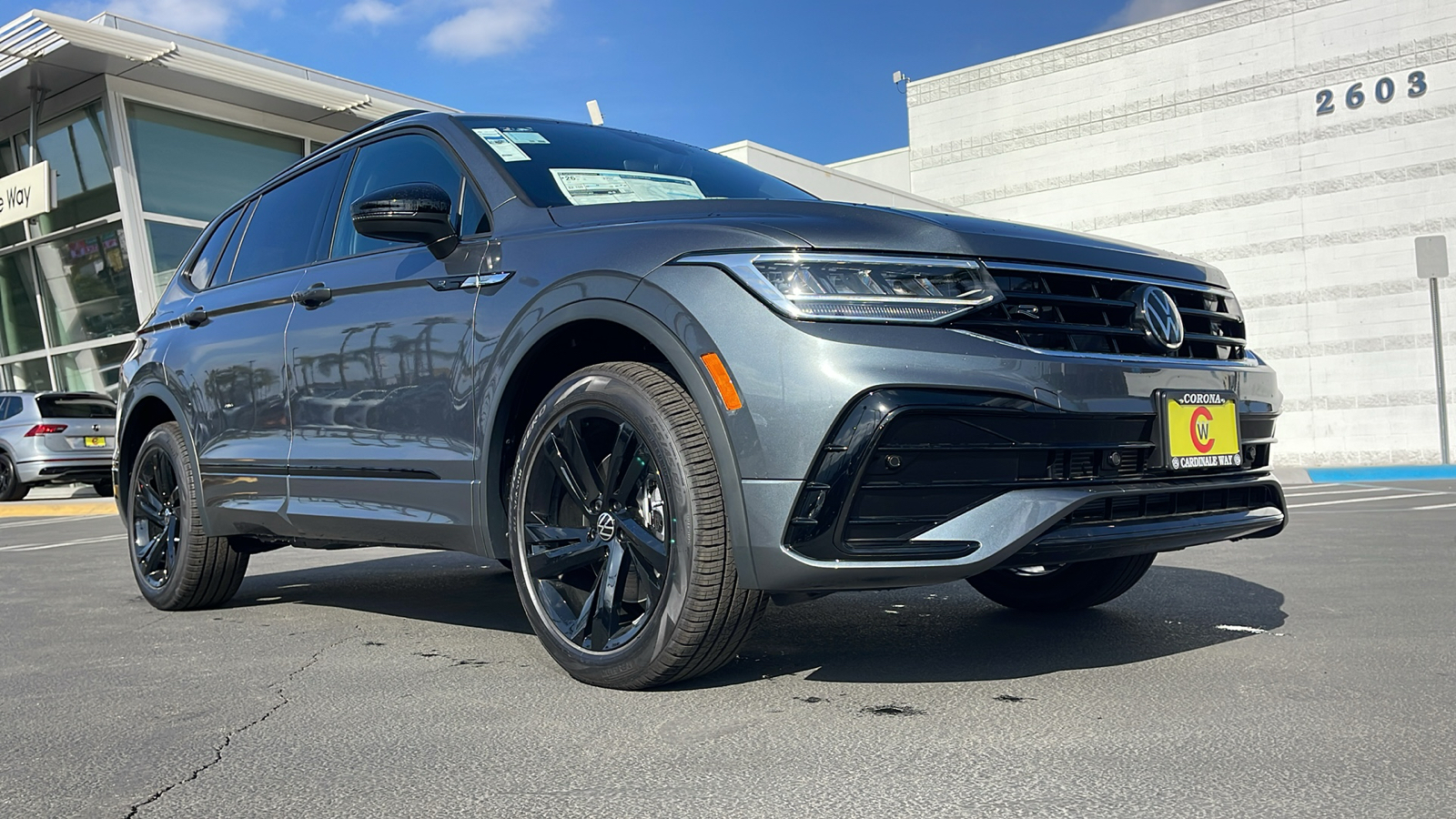 2024 Volkswagen Tiguan SE R-Line Black 5