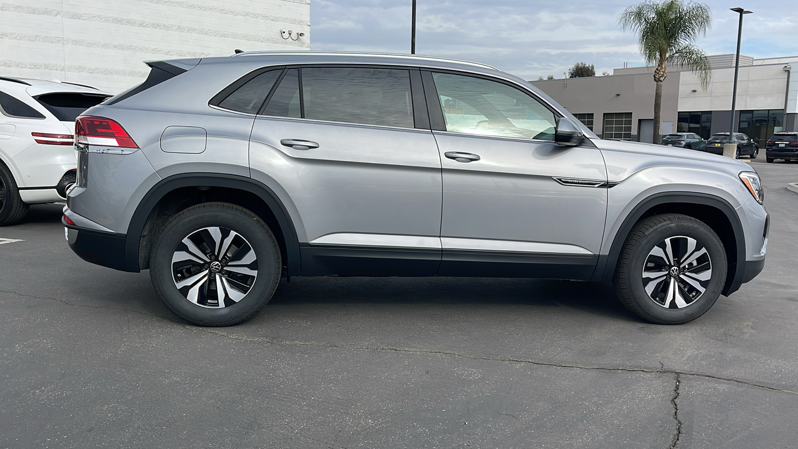 2025 Volkswagen Atlas Cross Sport SE 6