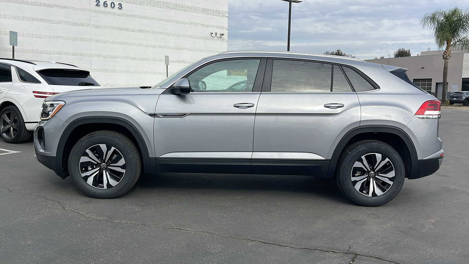 2025 Volkswagen Atlas Cross Sport SE 12