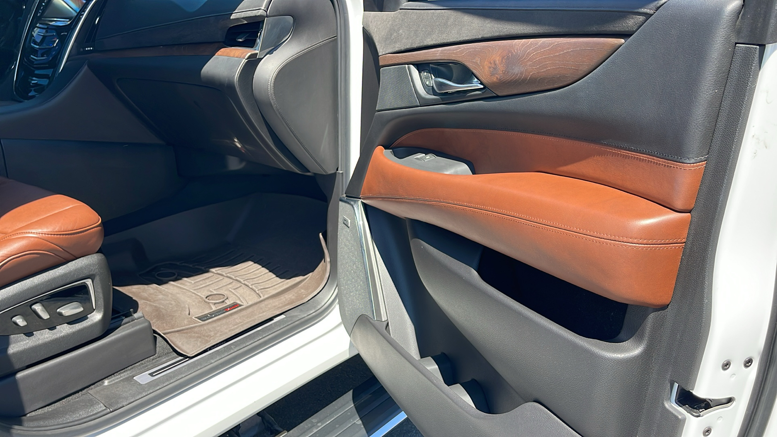 2017 Cadillac Escalade Premium Luxury 35