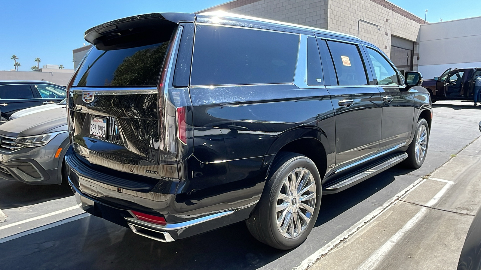 2022 Cadillac Escalade ESV Premium Luxury 2