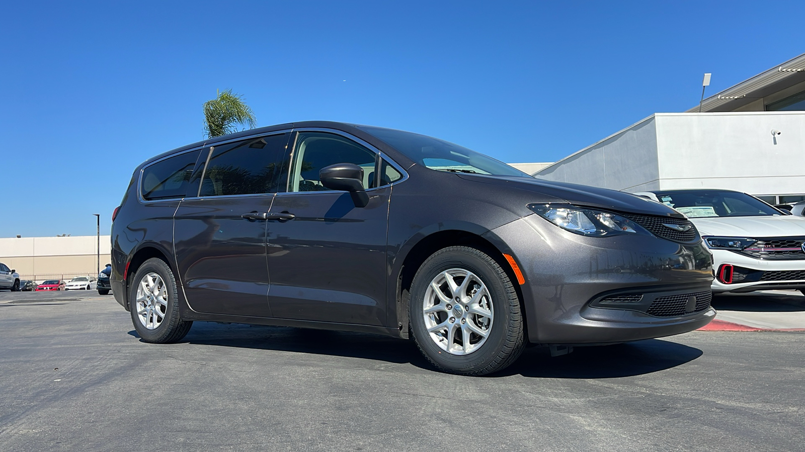 2022 Chrysler Voyager LX 1