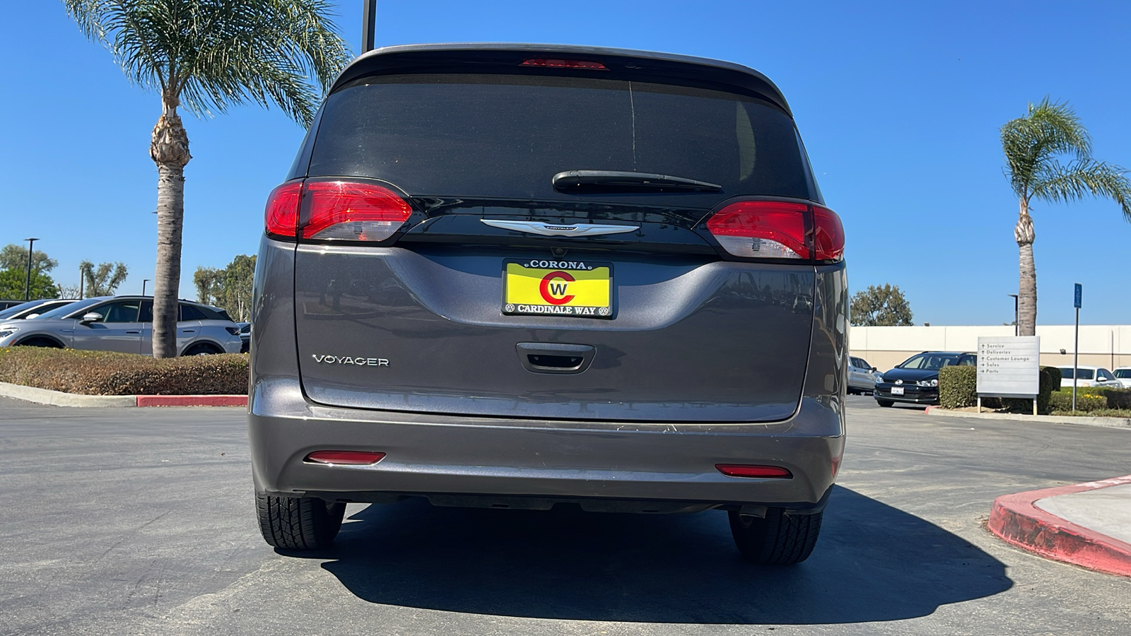 2022 Chrysler Voyager LX 10