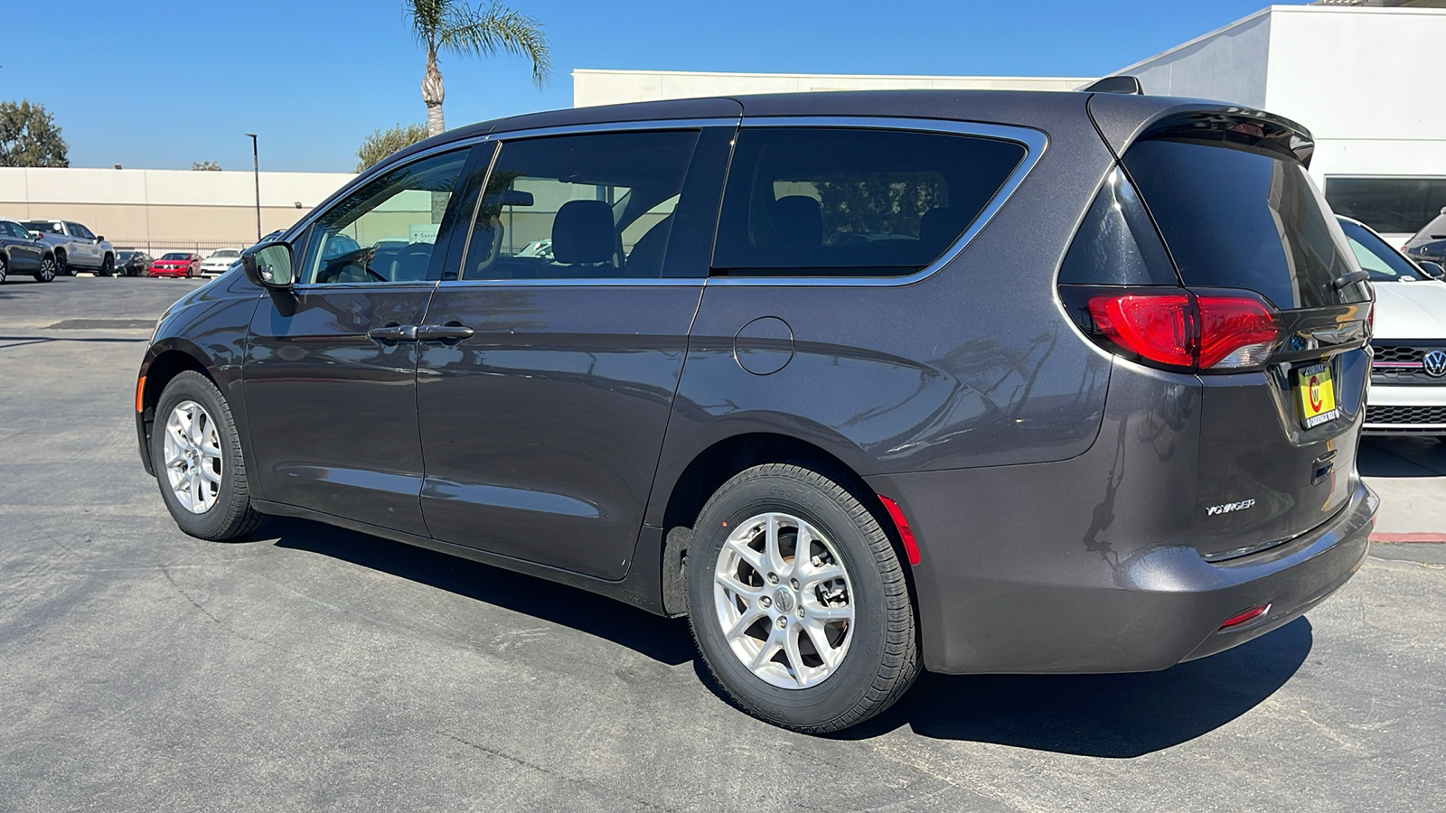 2022 Chrysler Voyager LX 11