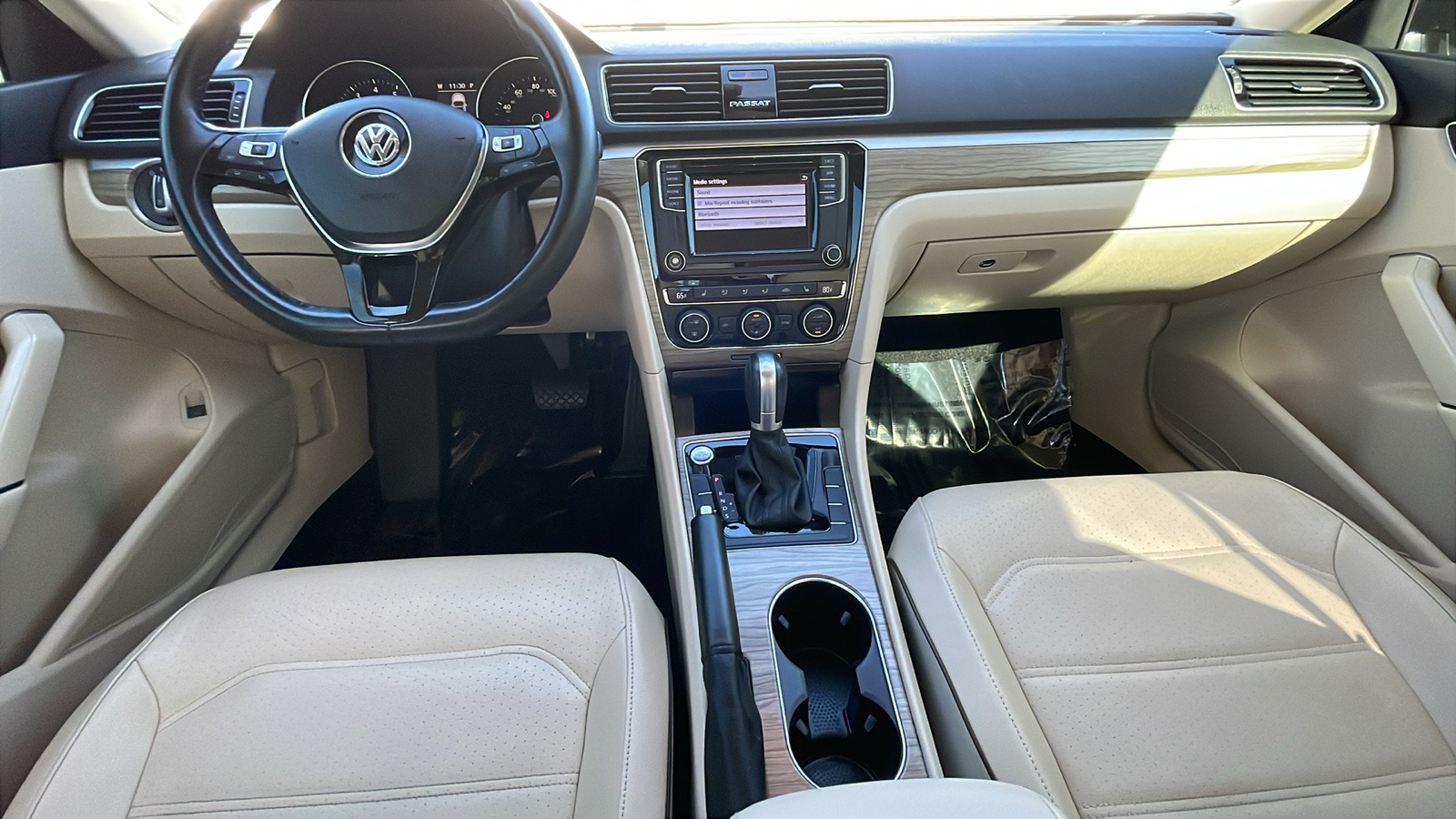 2018 Volkswagen Passat 2.0T SE 18