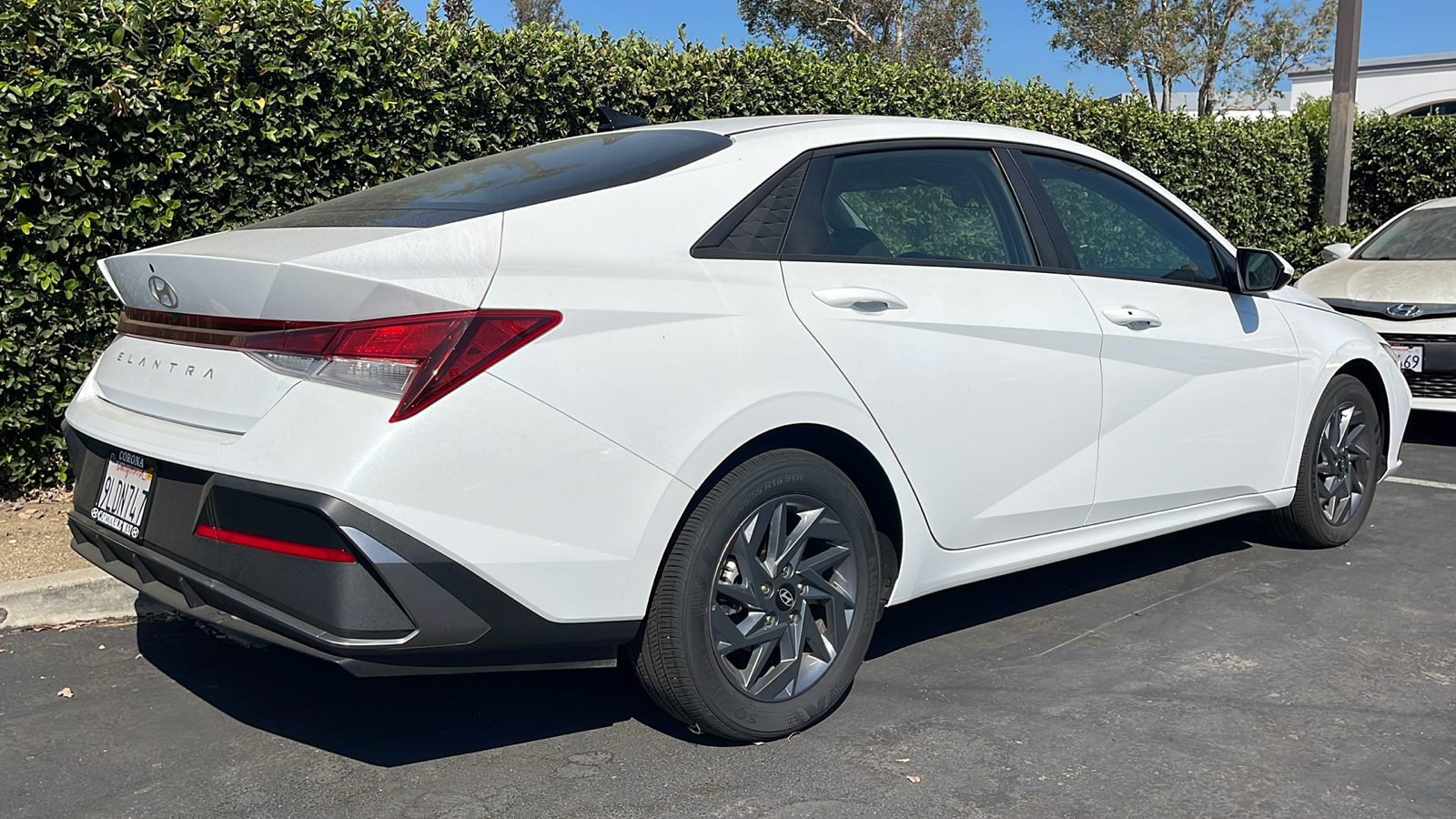 2024 Hyundai Elantra SEL 3