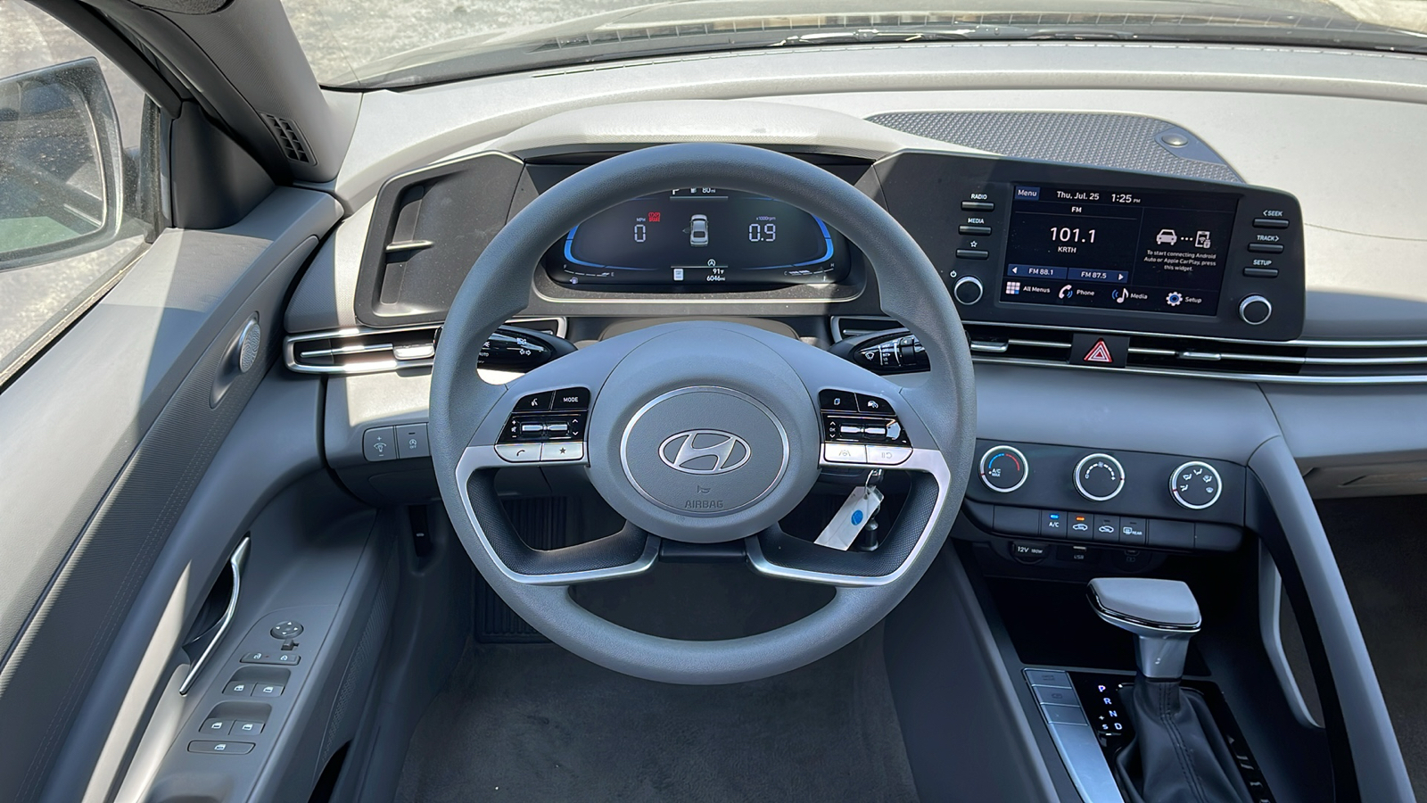 2024 Hyundai Elantra SE 18