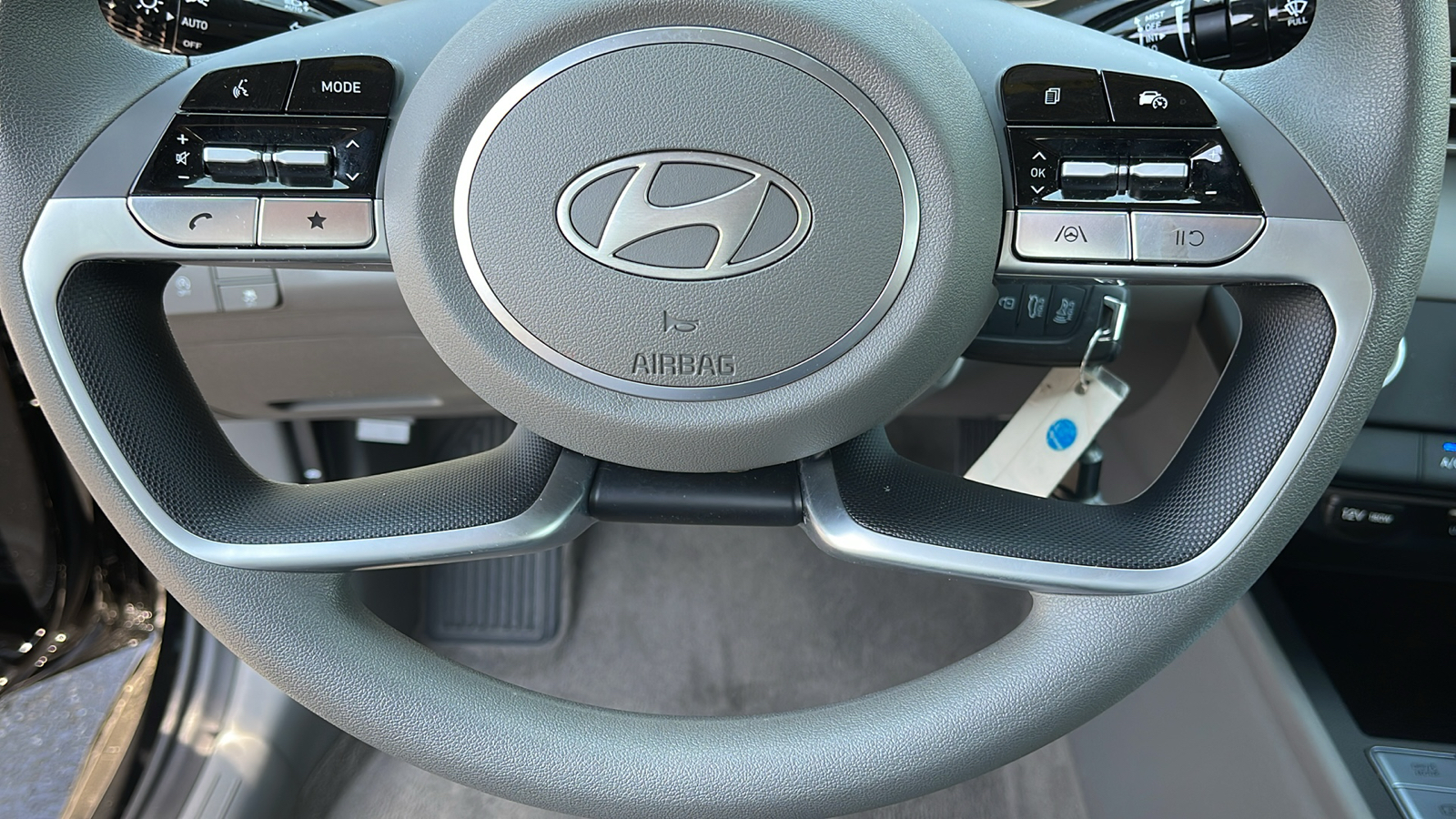 2024 Hyundai Elantra SE 26