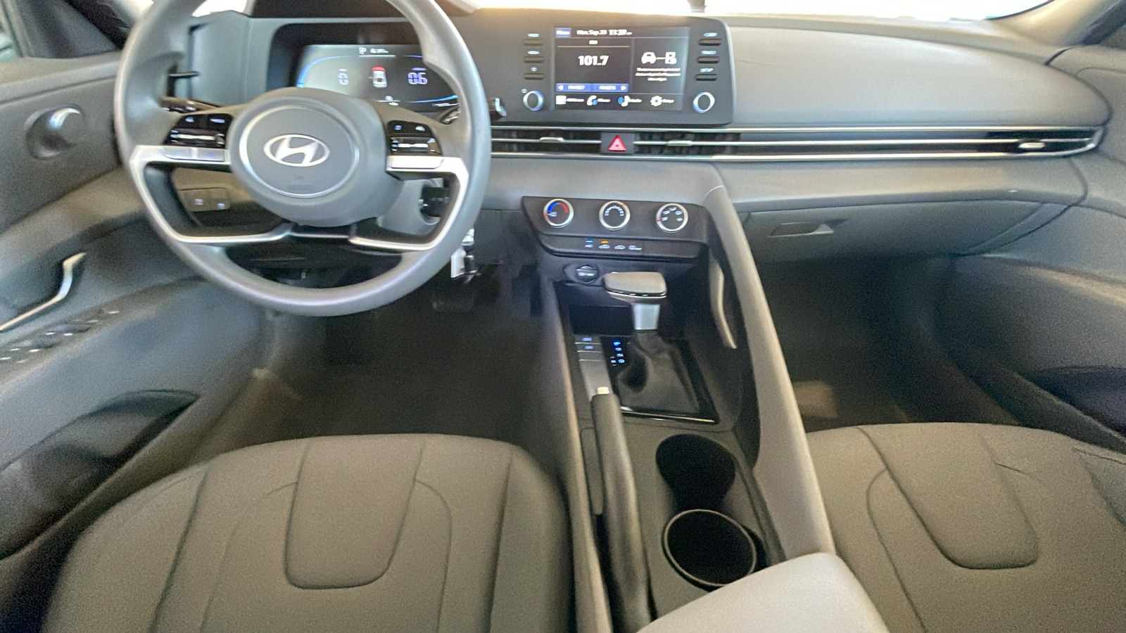 2024 Hyundai Elantra SE 17