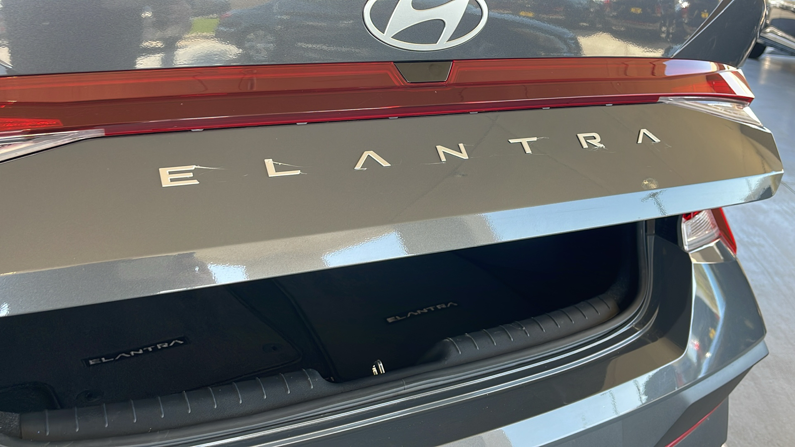 2024 Hyundai Elantra SE 26