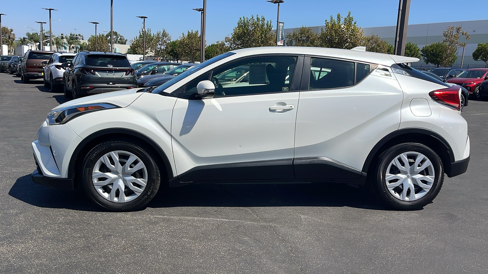 2019 Toyota C-HR XLE 12