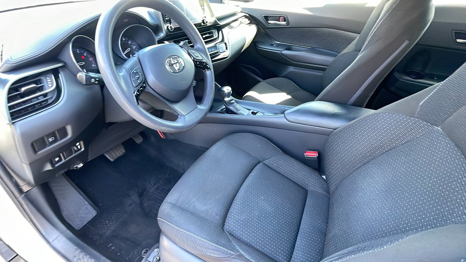 2019 Toyota C-HR XLE 15