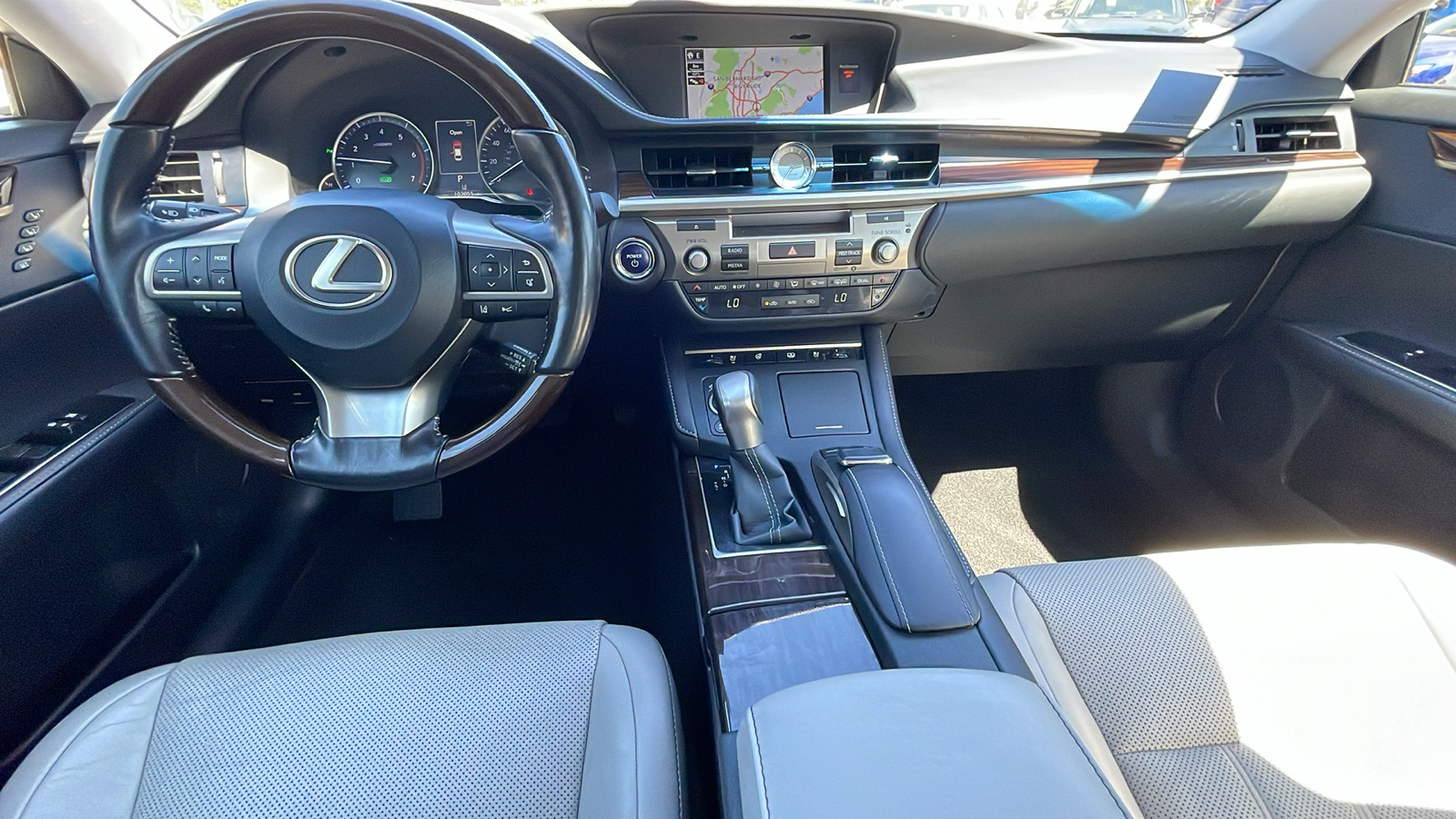 2017 Lexus ES 300h ES 300h 18