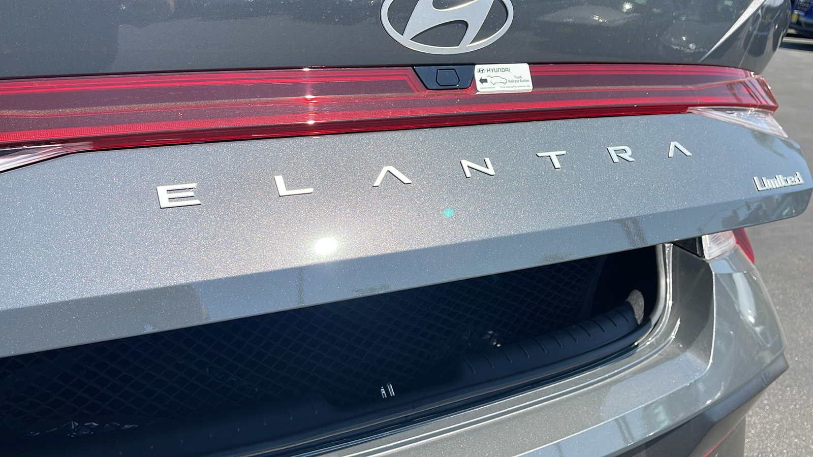 2024 Hyundai Elantra Limited 30