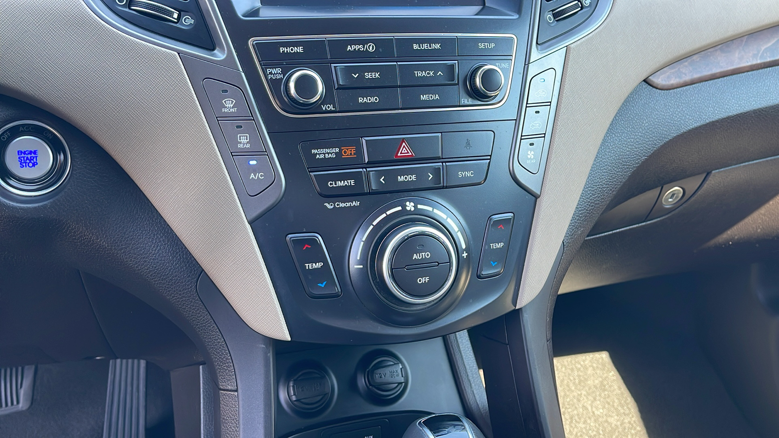 2018 Hyundai Santa Fe SE 22