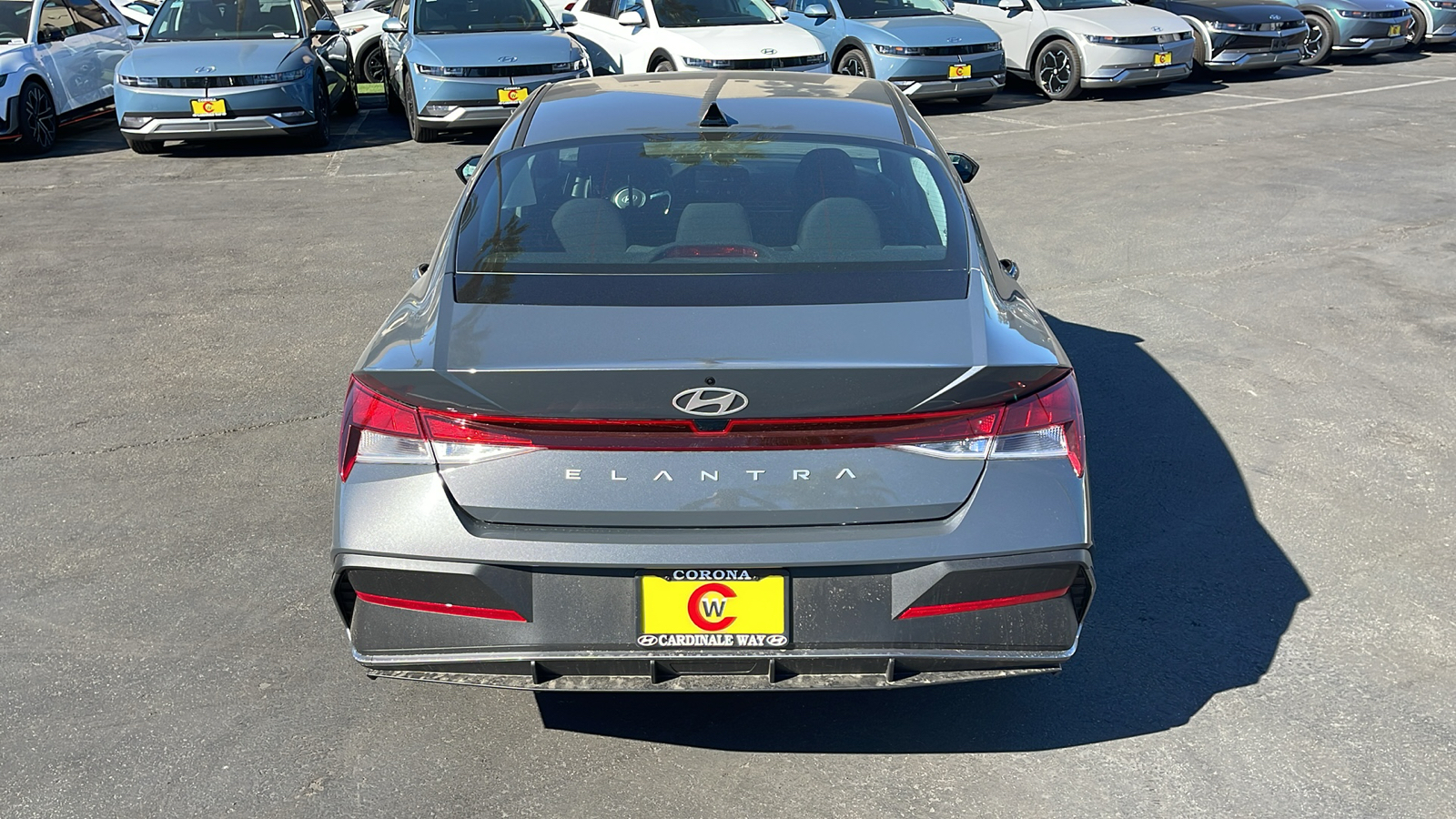 2025 Hyundai Elantra SE 8