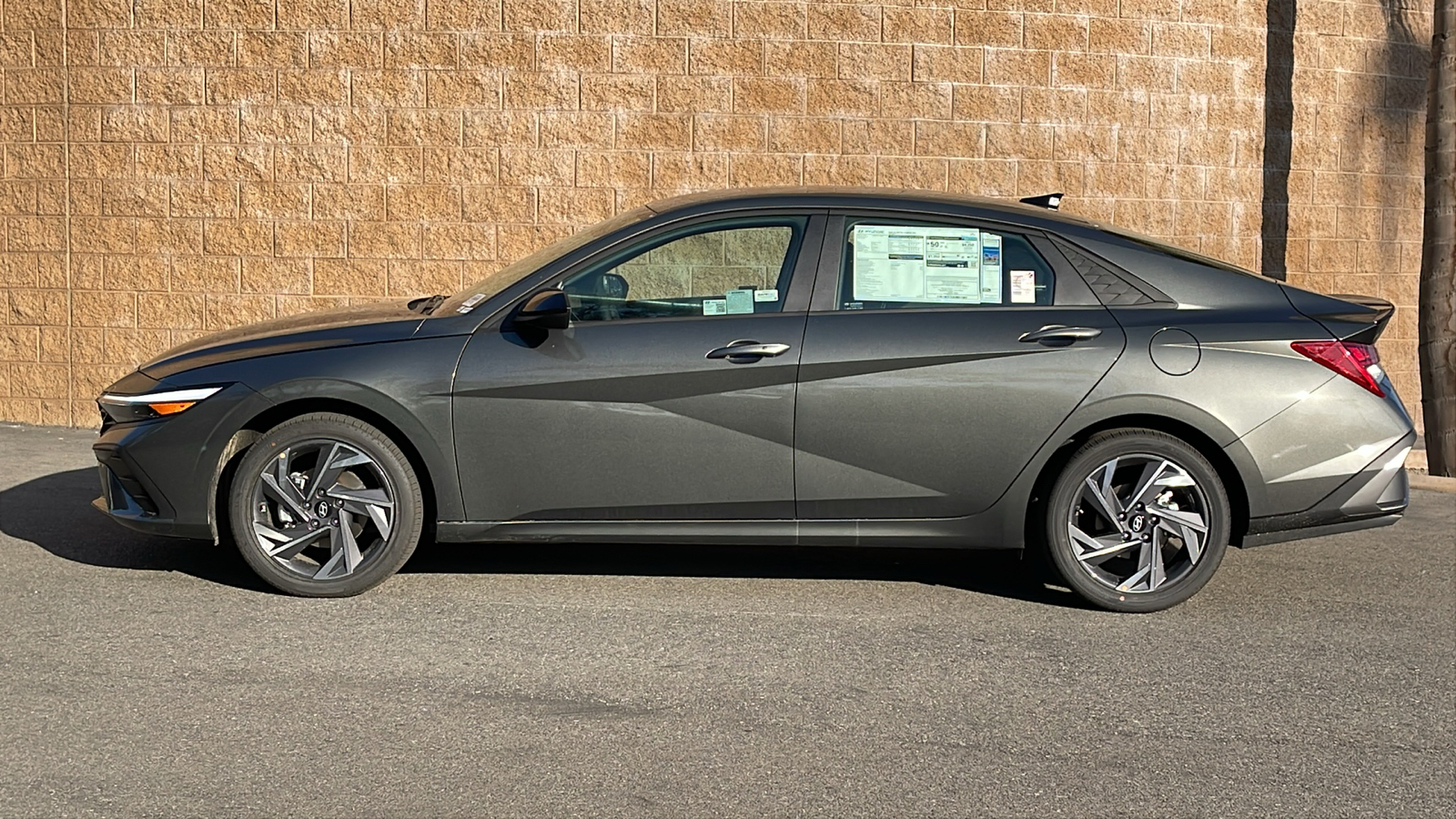 2025 Hyundai Elantra Hybrid SEL Sport 12