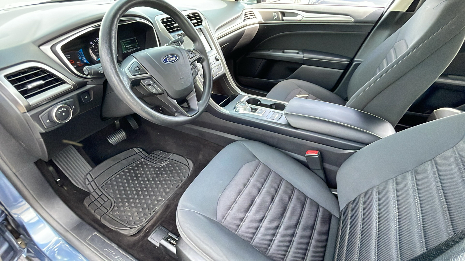 2019 Ford Fusion Hybrid SE 14