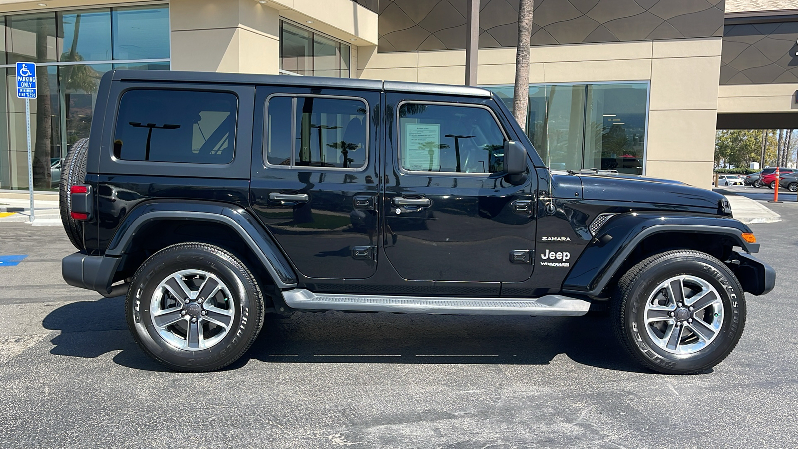 2018 Jeep Wrangler Unlimited Sahara 4x4 6