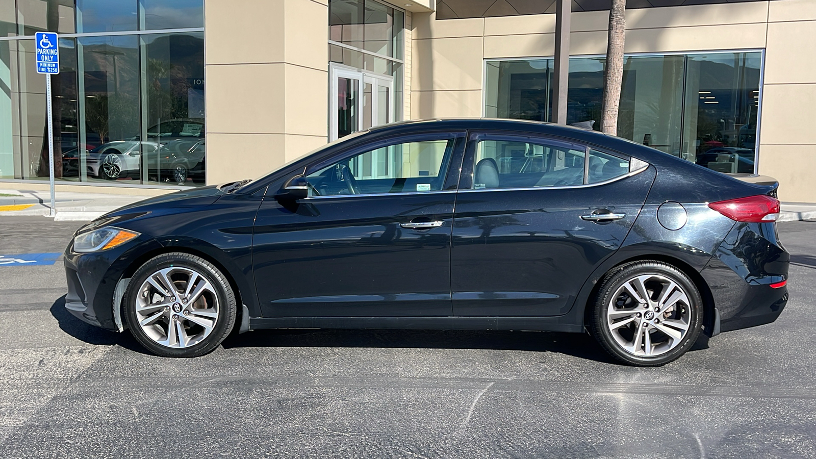 2017 Hyundai Elantra Limited 10