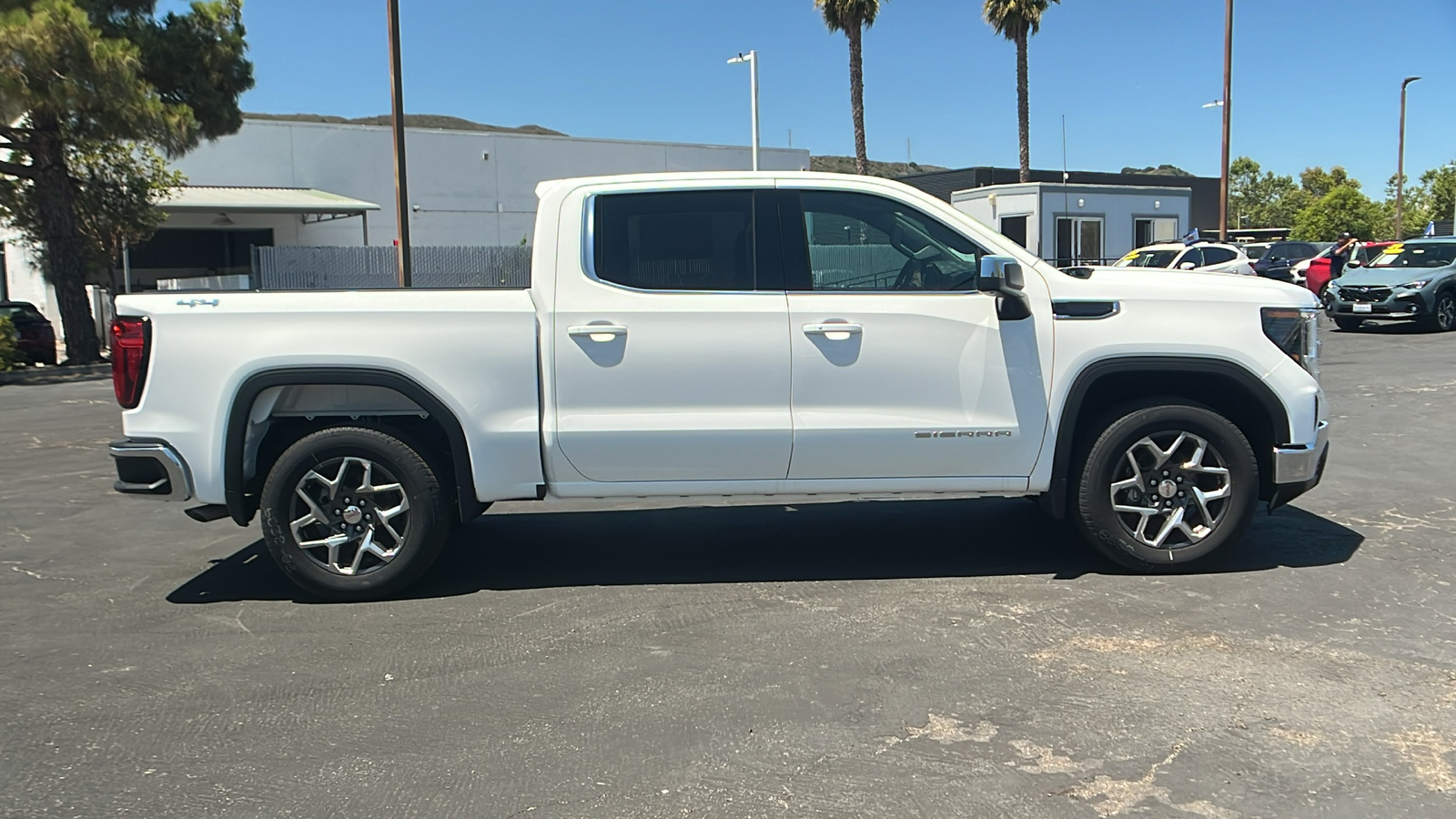 2024 GMC Sierra 1500 SLE 2