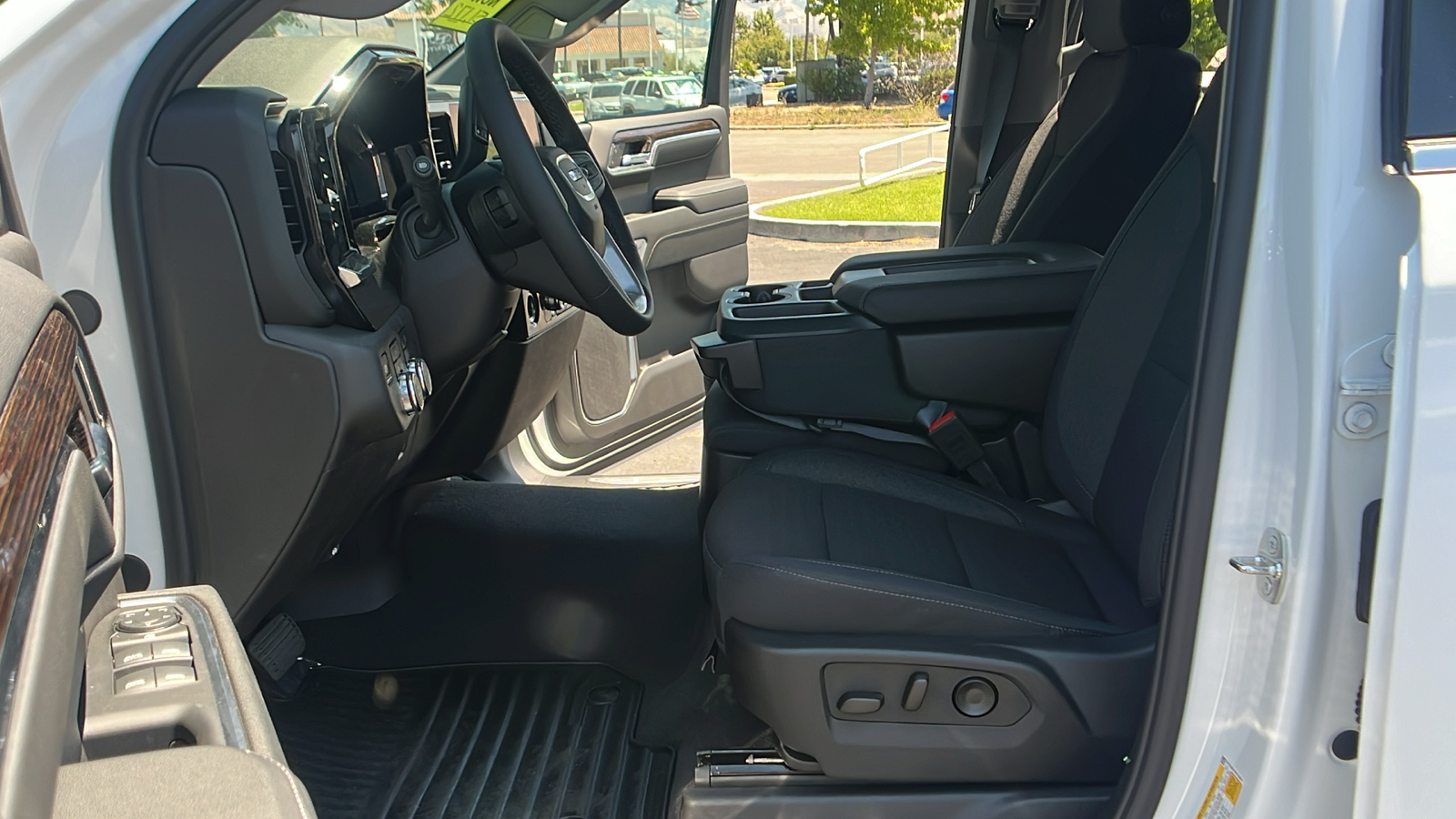 2024 GMC Sierra 1500 SLE 17