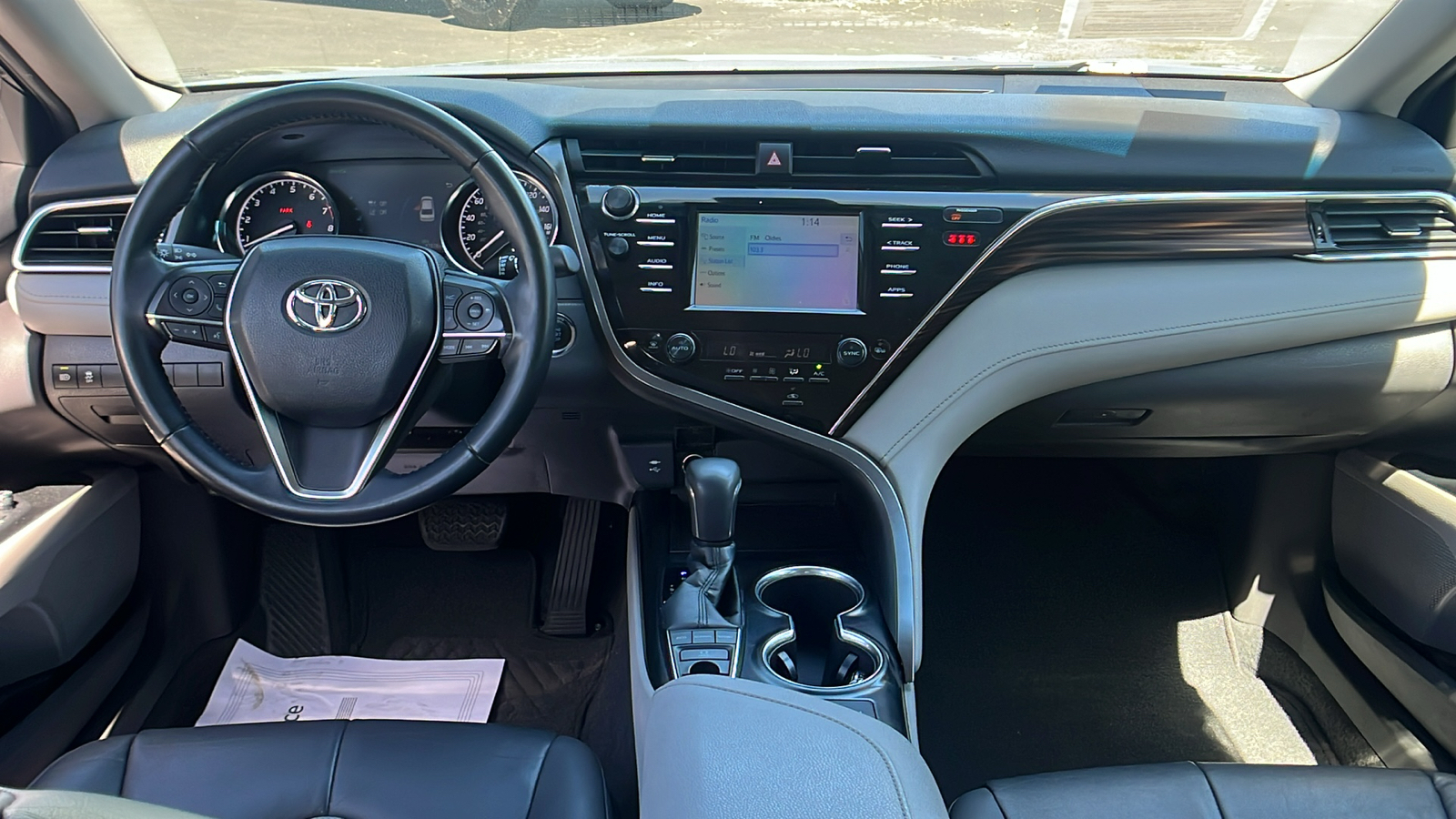 2018 Toyota Camry XLE 19