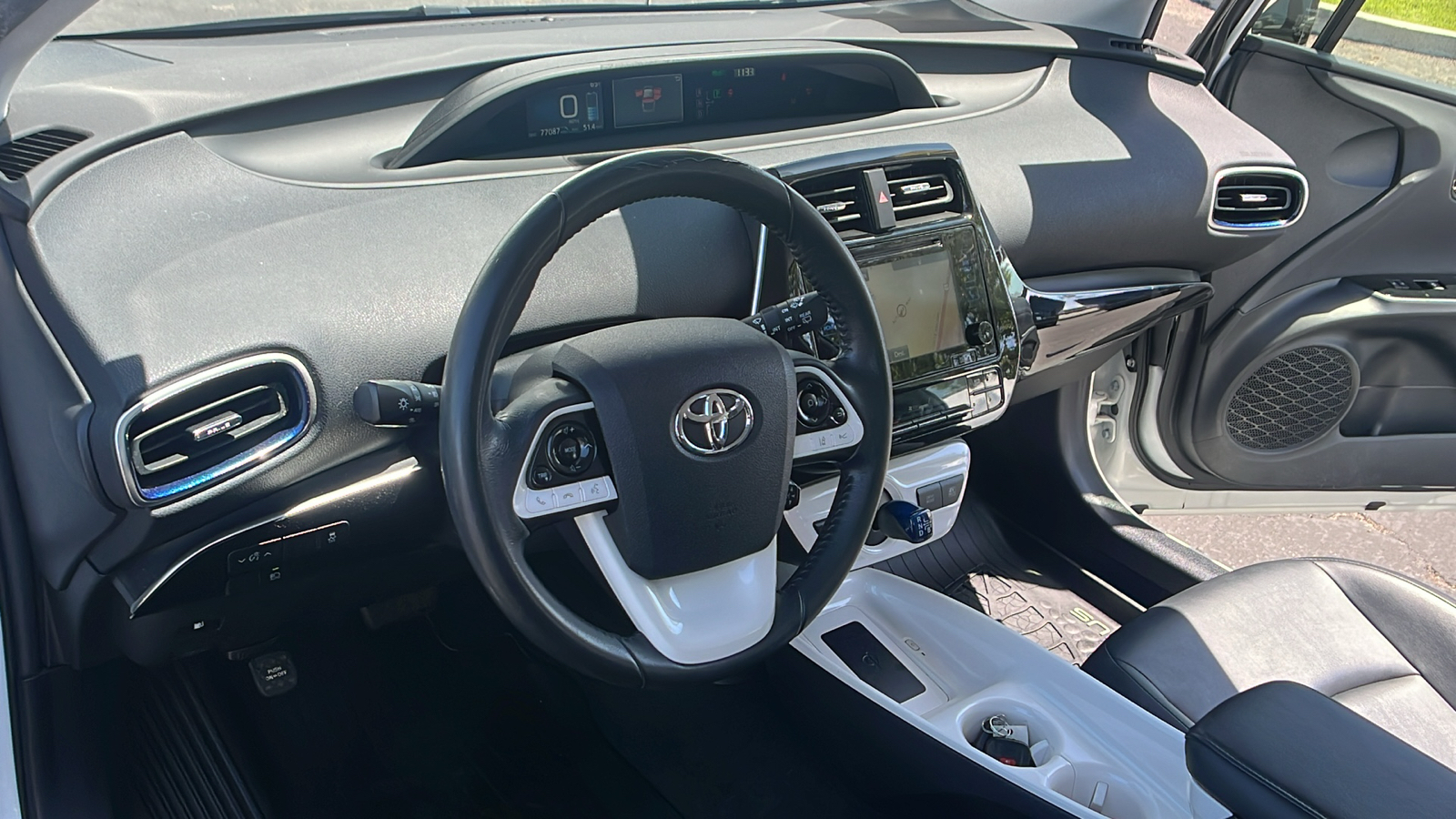 2016 Toyota Prius Three 16