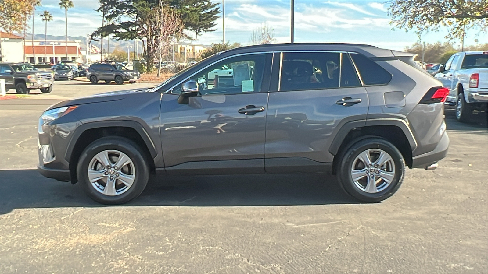 2022 Toyota RAV4 XLE 6