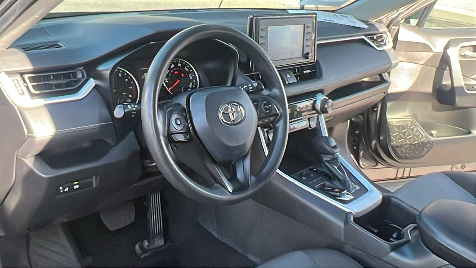 2022 Toyota RAV4 XLE 16