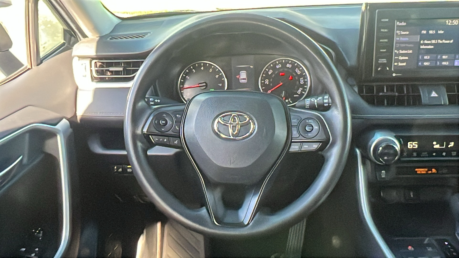 2022 Toyota RAV4 XLE 22