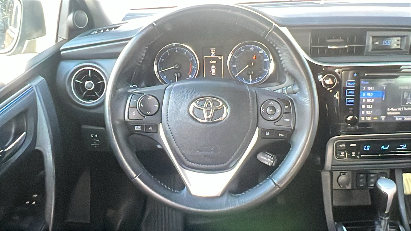 2018 Toyota Corolla XSE 23