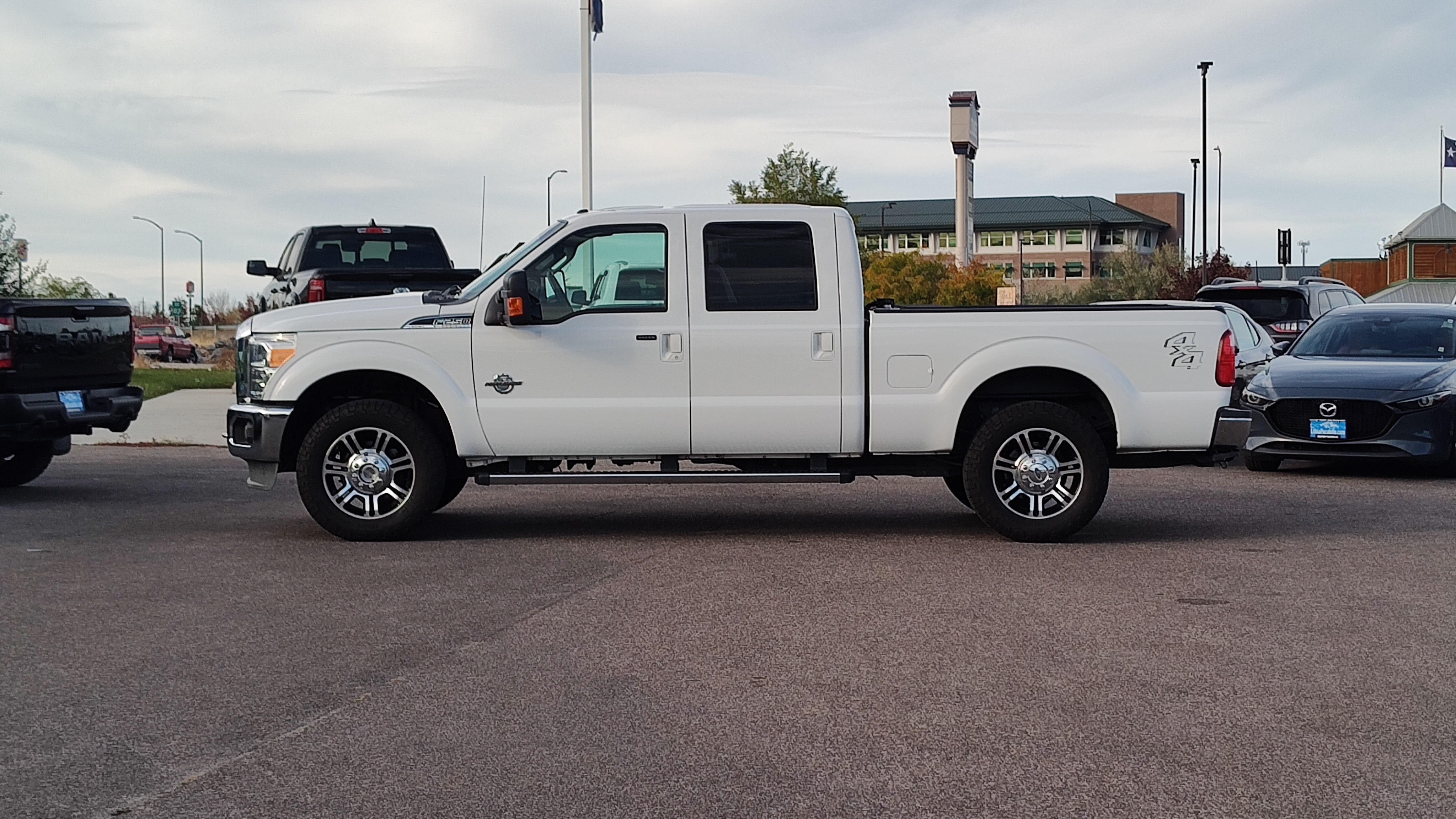 2013 Ford Super Duty F-250 SRW Lariat 4WD Crew Cab 156 3