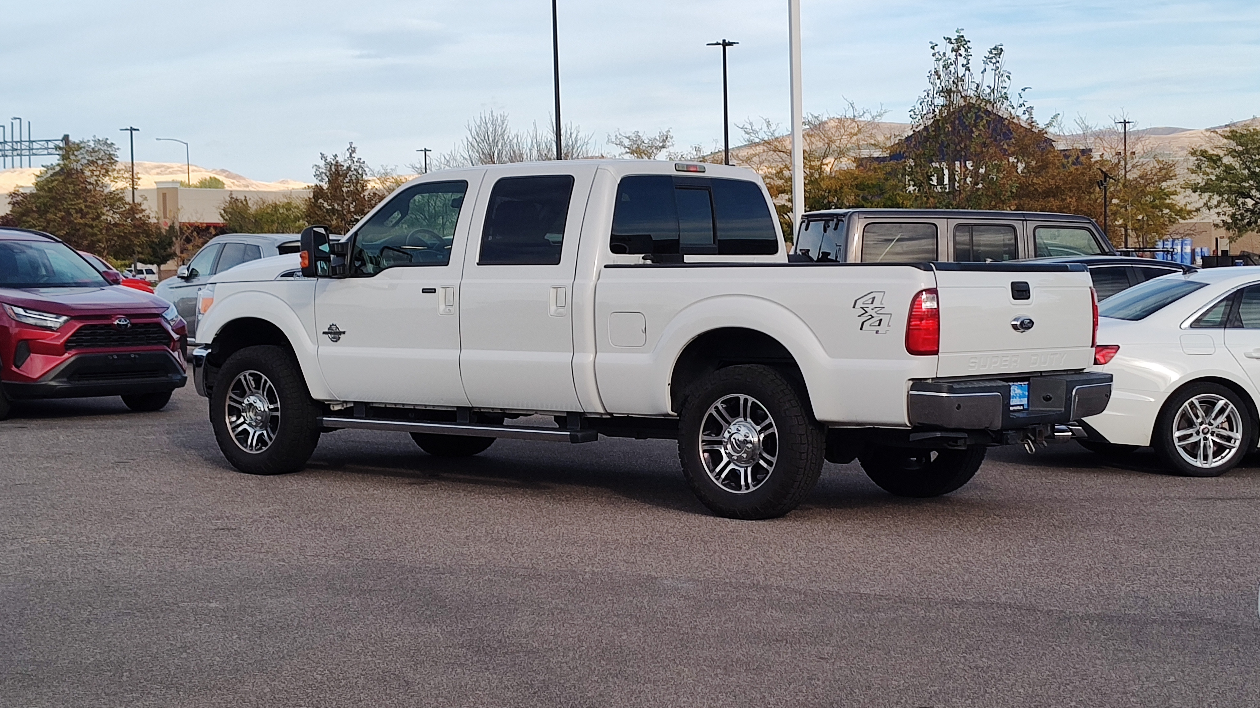 2013 Ford Super Duty F-250 SRW Lariat 4WD Crew Cab 156 4