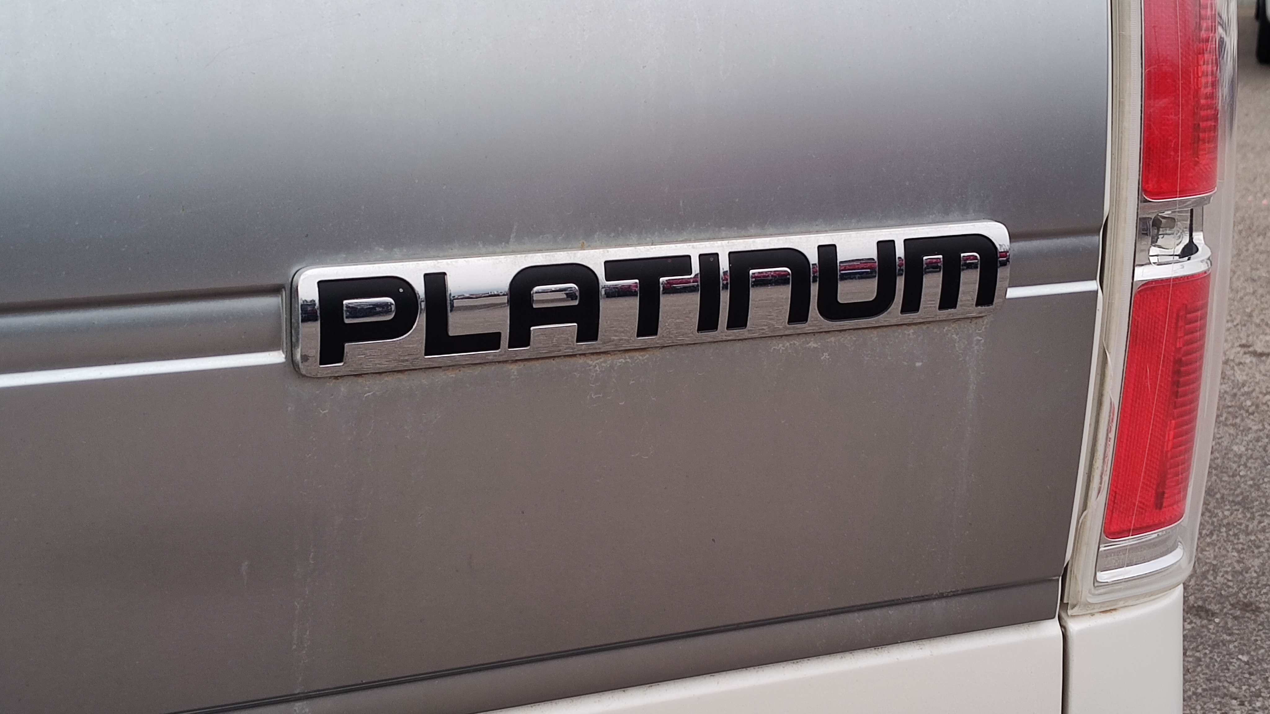 2013 Ford F-150 Platinum 4WD SuperCrew 145 24