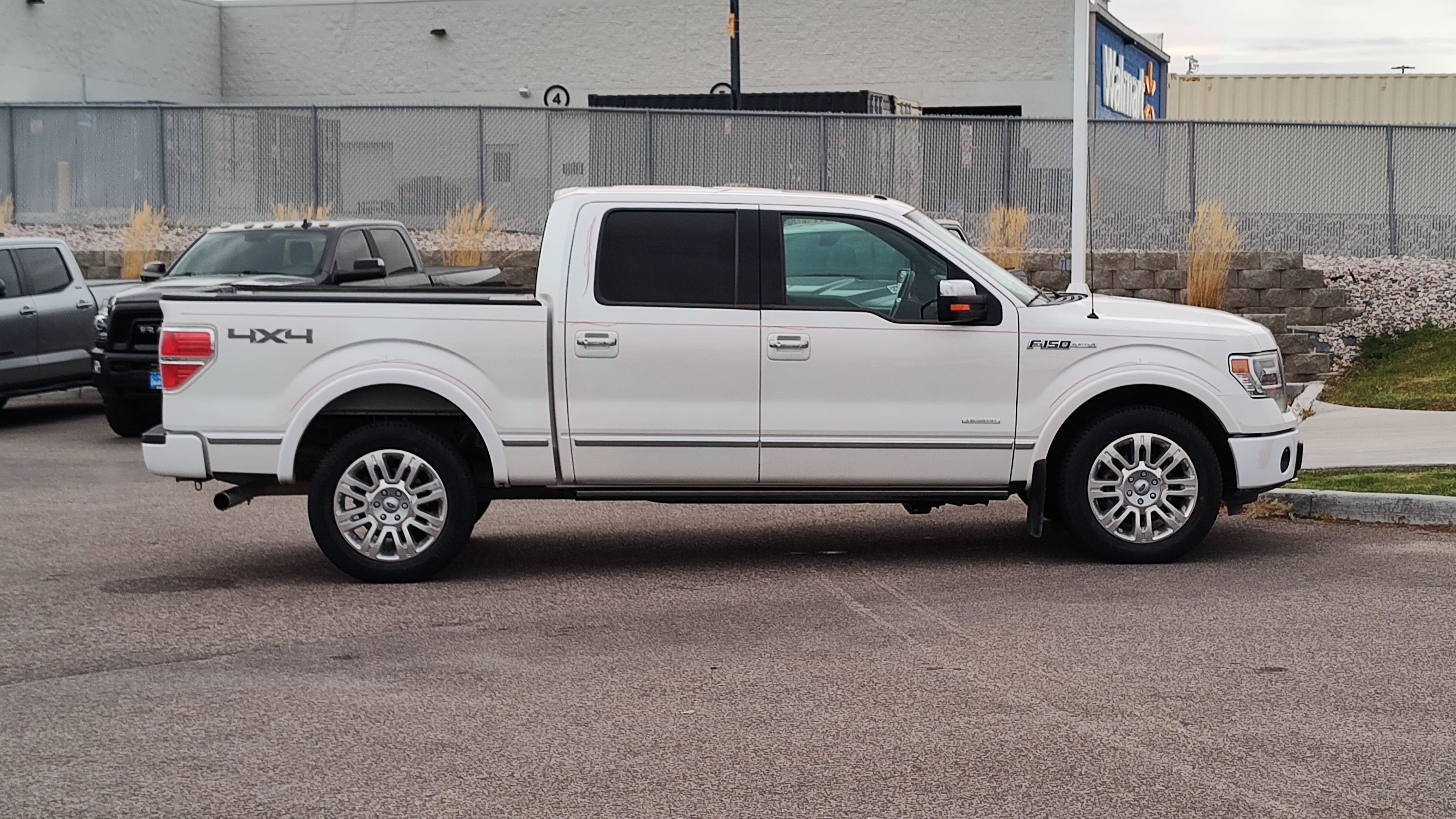 2013 Ford F-150 Platinum 4WD SuperCrew 145 25