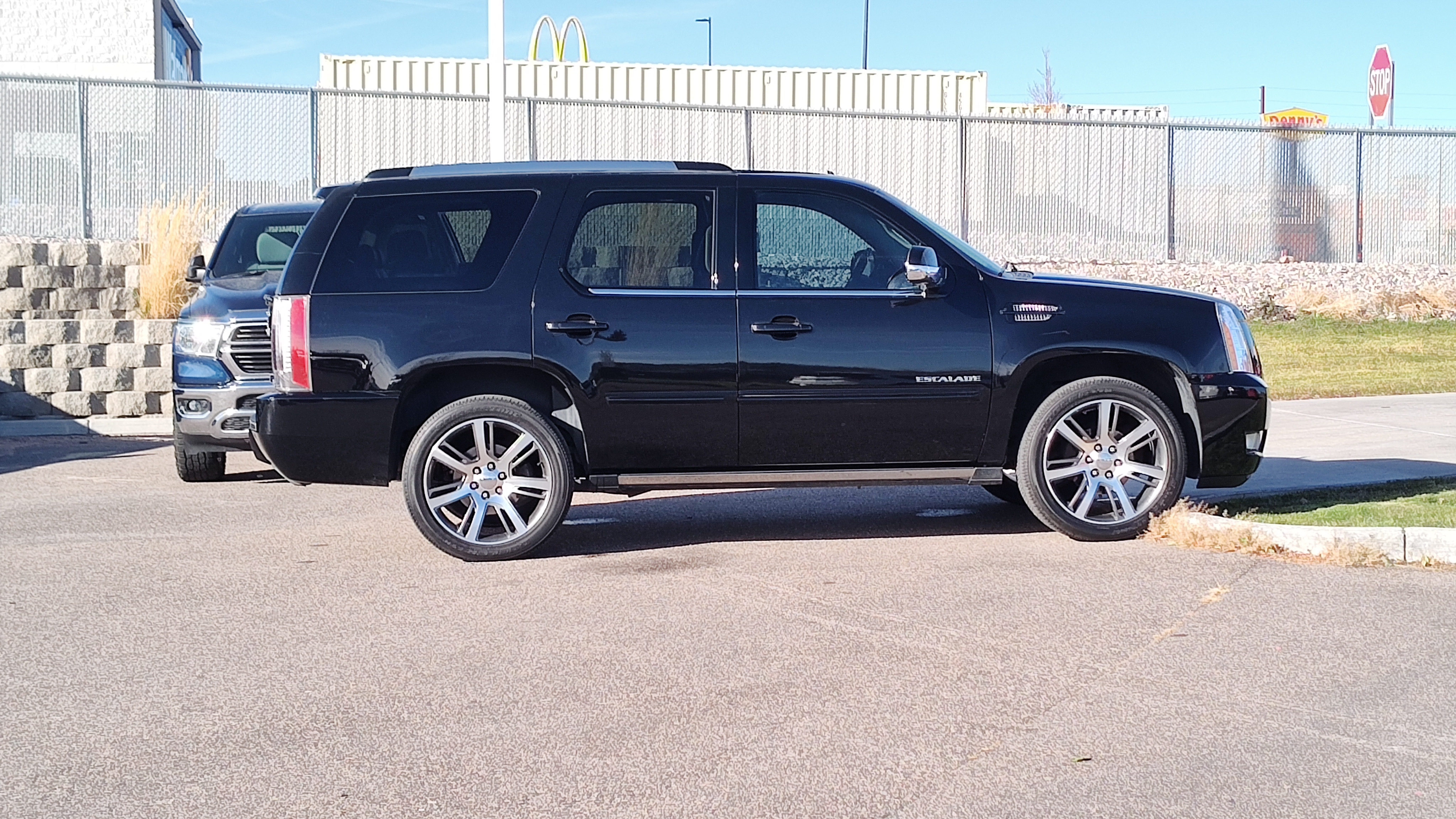 2013 Cadillac Escalade Premium 24